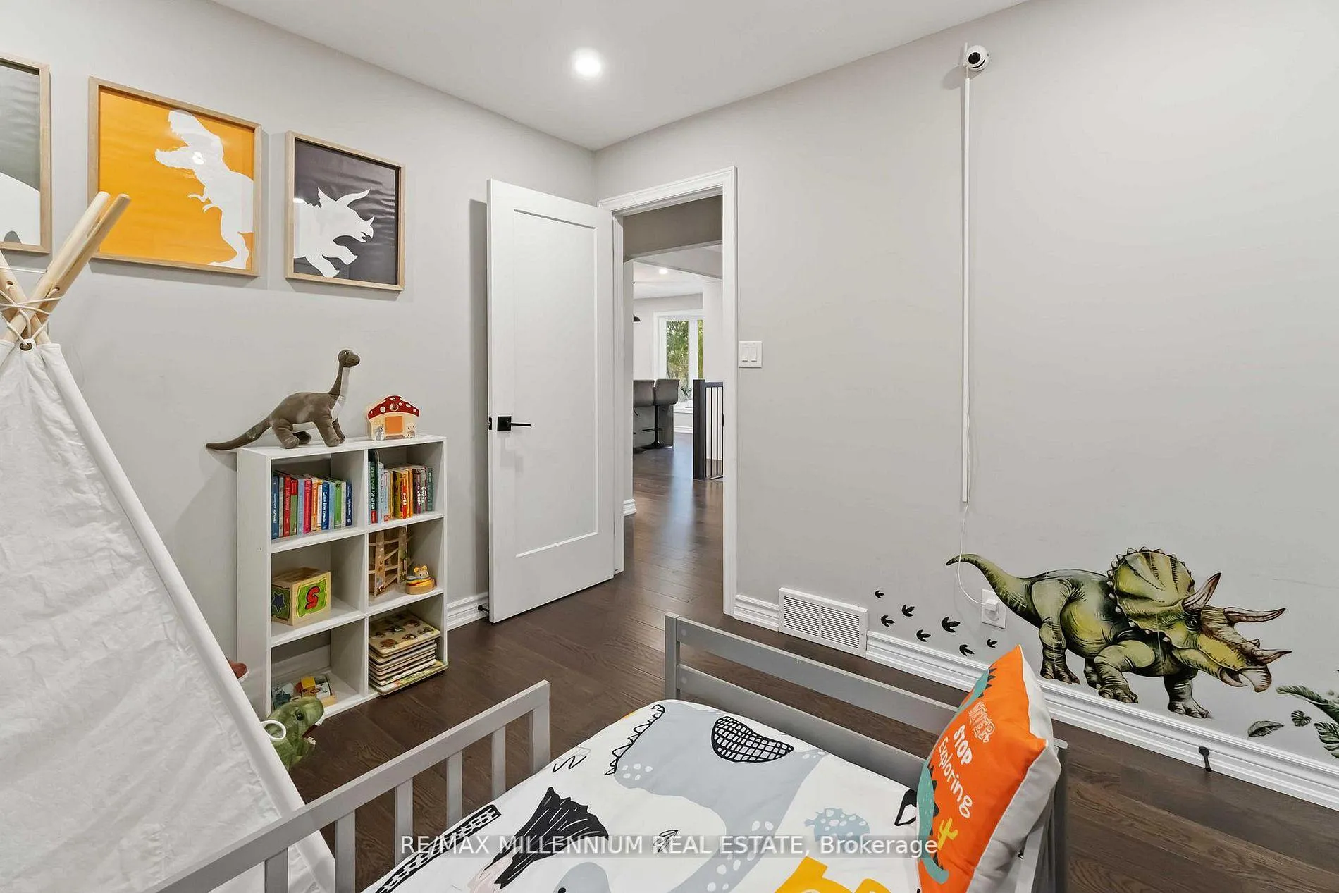 Photo 11 of 45 Bradley Street, St. Catharines, Burleigh Hill — HOMEH