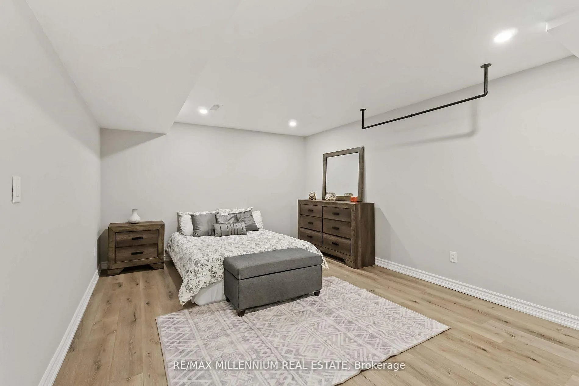Photo 20 of 45 Bradley Street, St. Catharines, Burleigh Hill — HOMEH