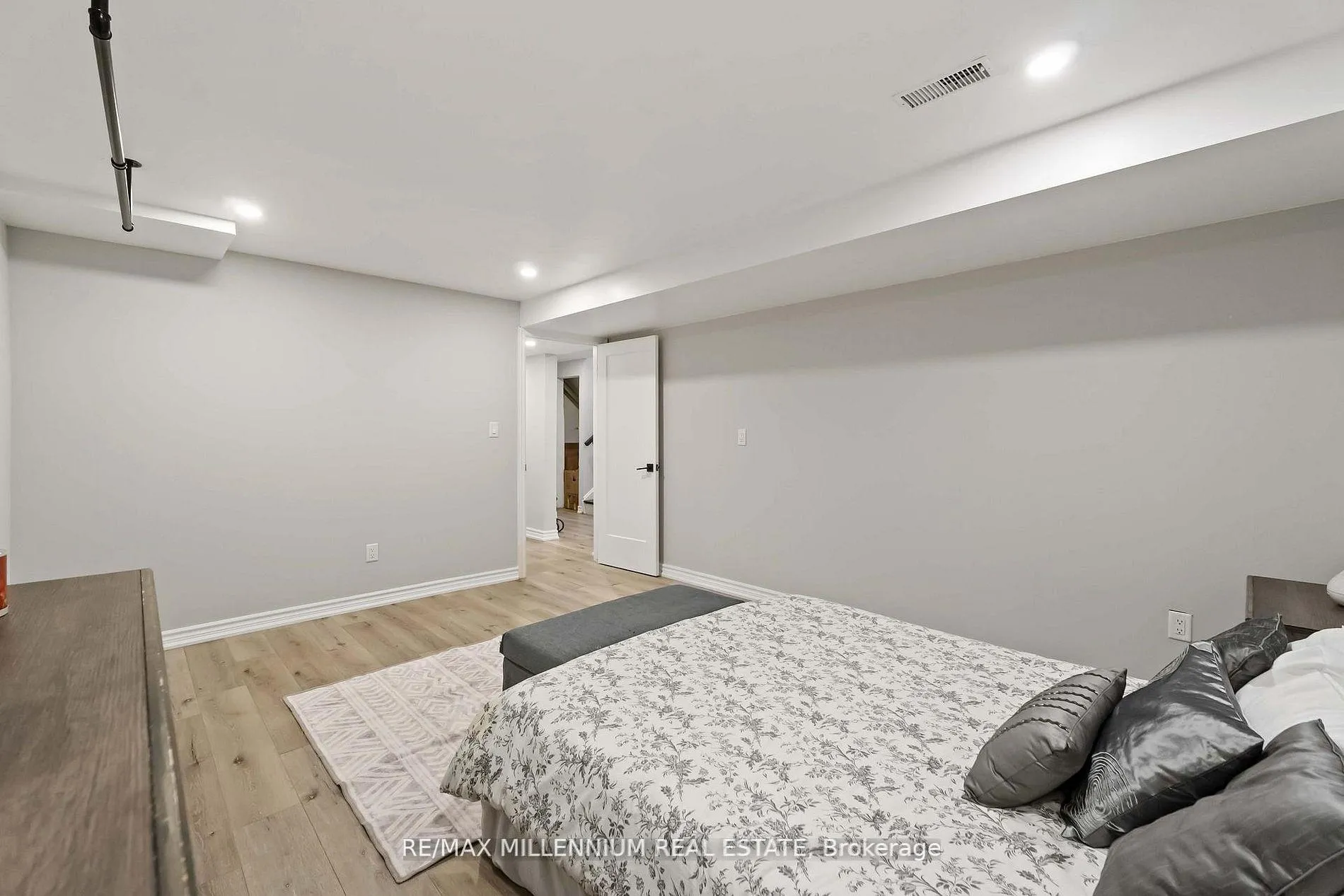 Photo 21 of 45 Bradley Street, St. Catharines, Burleigh Hill — HOMEH