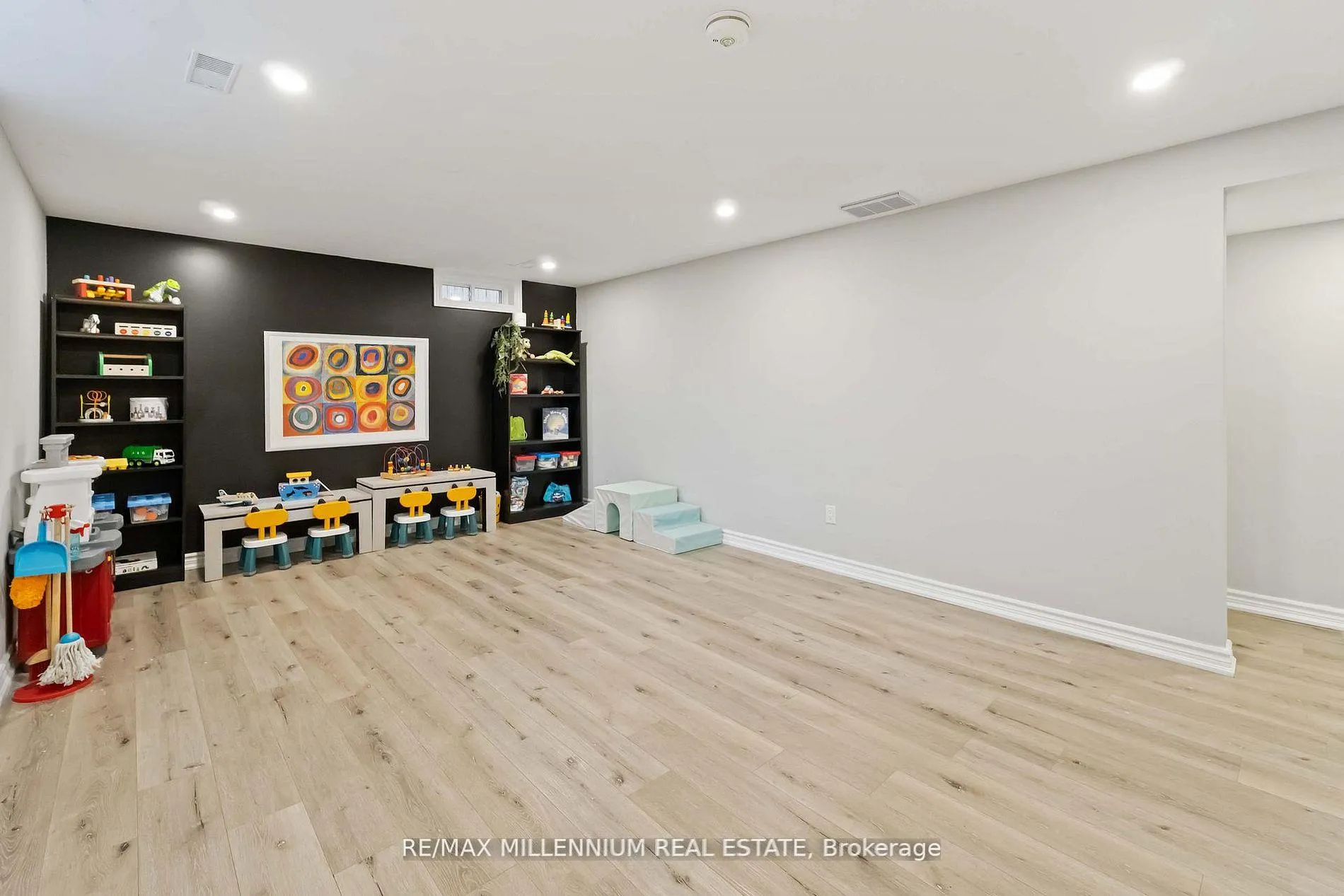 Photo 23 of 45 Bradley Street, St. Catharines, Burleigh Hill — HOMEH