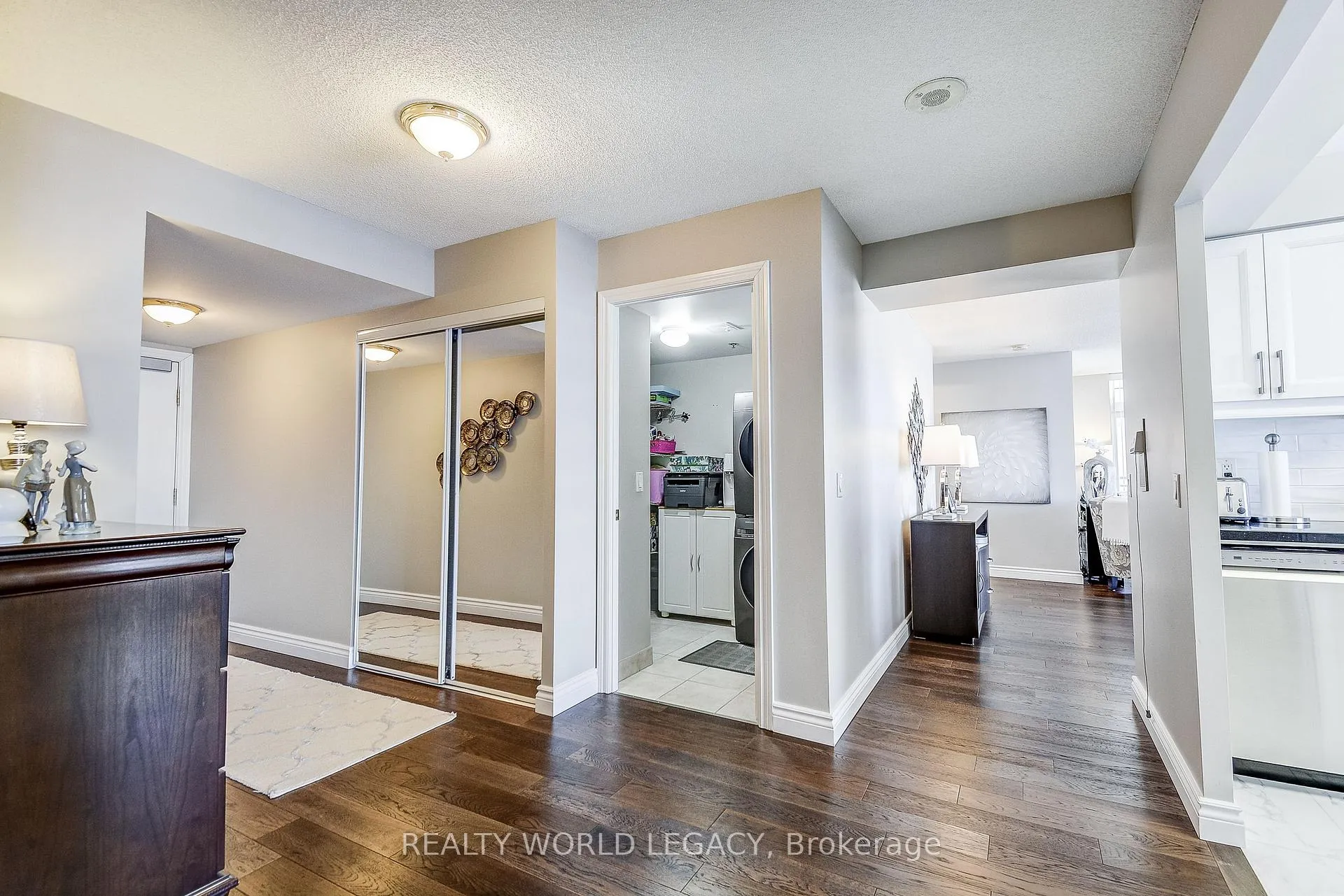 Photo 6 of Unit 1301, 100 Burloak Drive, Burlington, Appleby — HOMEH