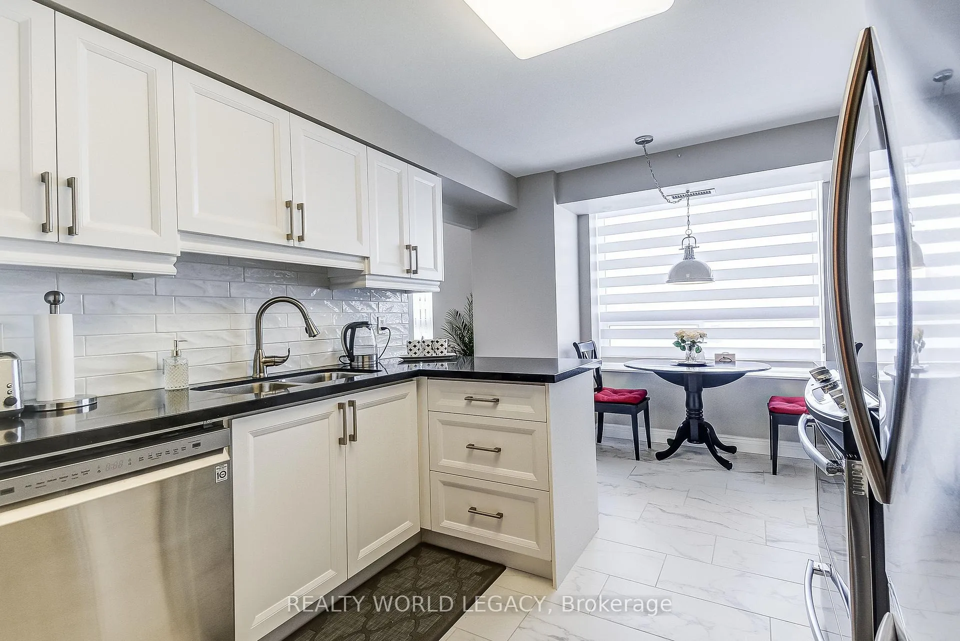 Photo 8 of Unit 1301, 100 Burloak Drive, Burlington, Appleby — HOMEH