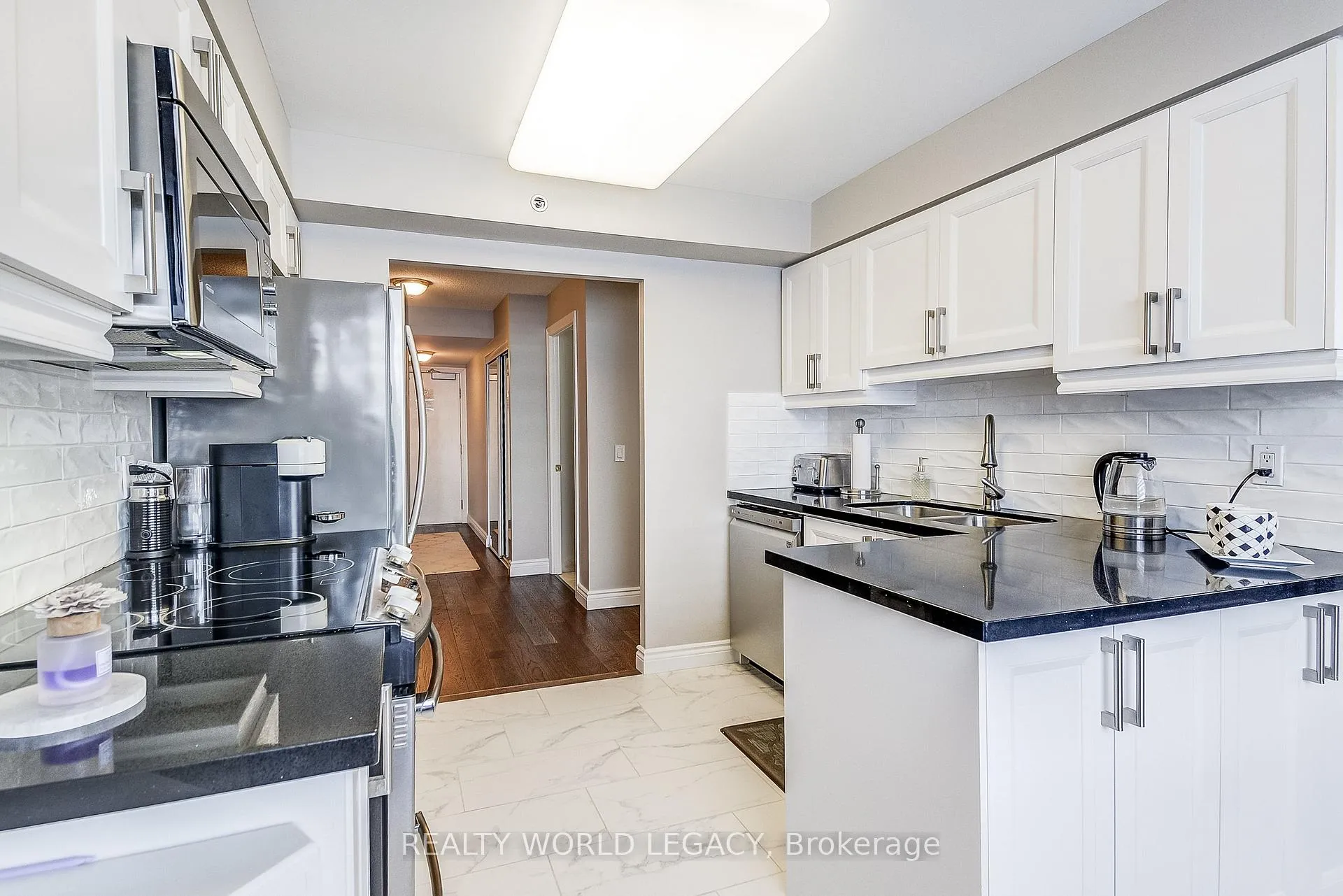 Photo 10 of Unit 1301, 100 Burloak Drive, Burlington, Appleby — HOMEH