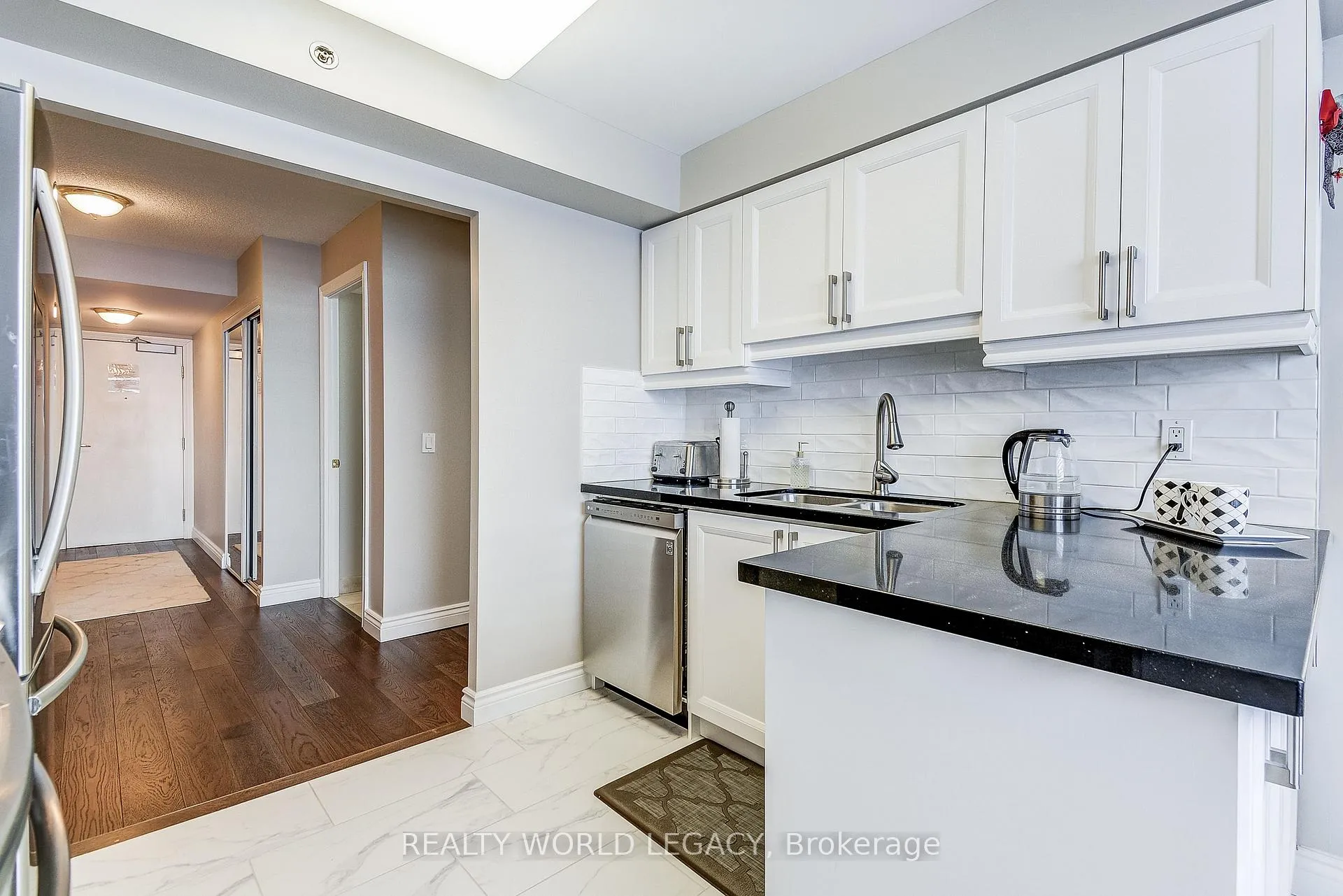 Photo 12 of Unit 1301, 100 Burloak Drive, Burlington, Appleby — HOMEH