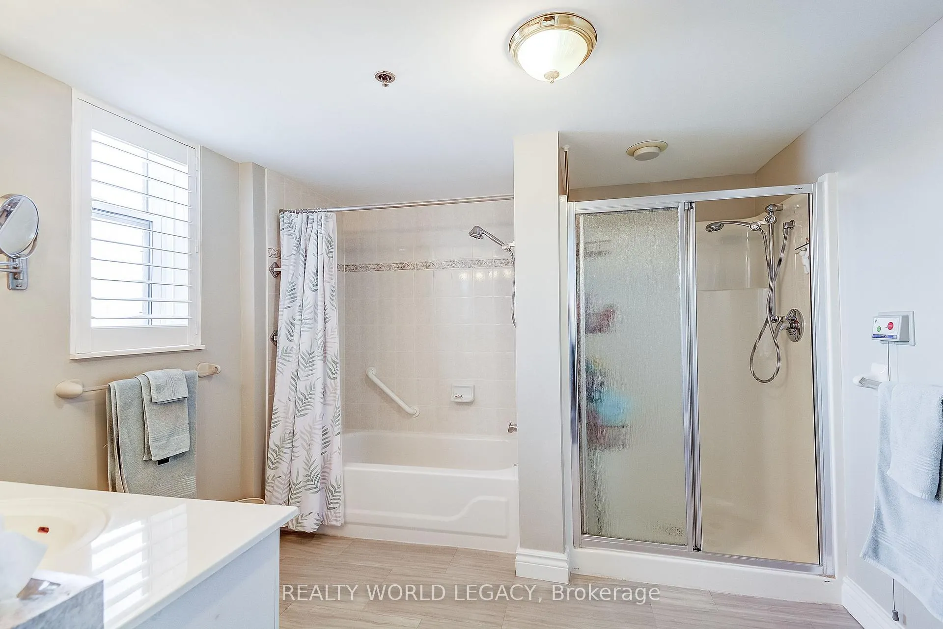 Photo 23 of Unit 1301, 100 Burloak Drive, Burlington, Appleby — HOMEH