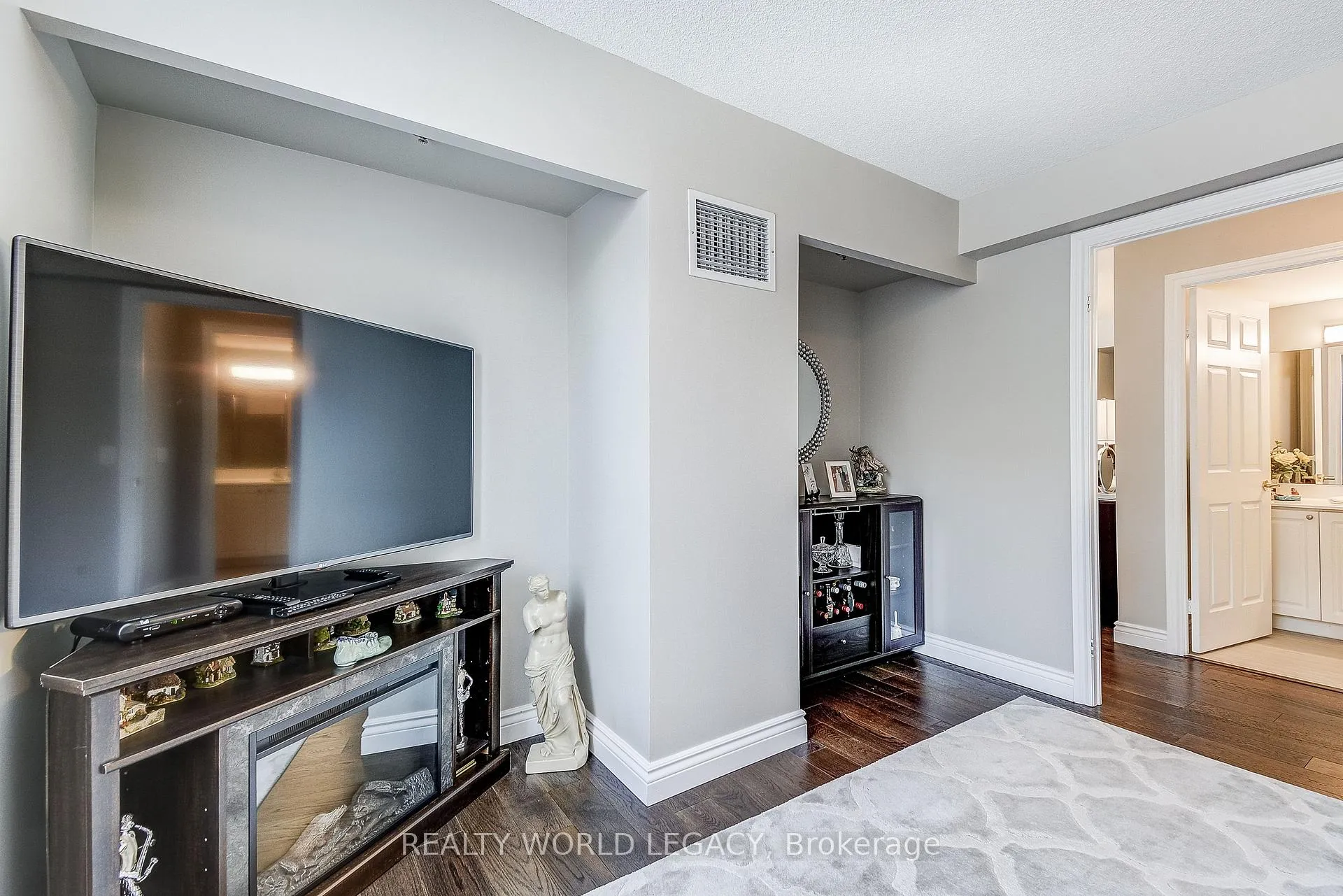 Photo 27 of Unit 1301, 100 Burloak Drive, Burlington, Appleby — HOMEH