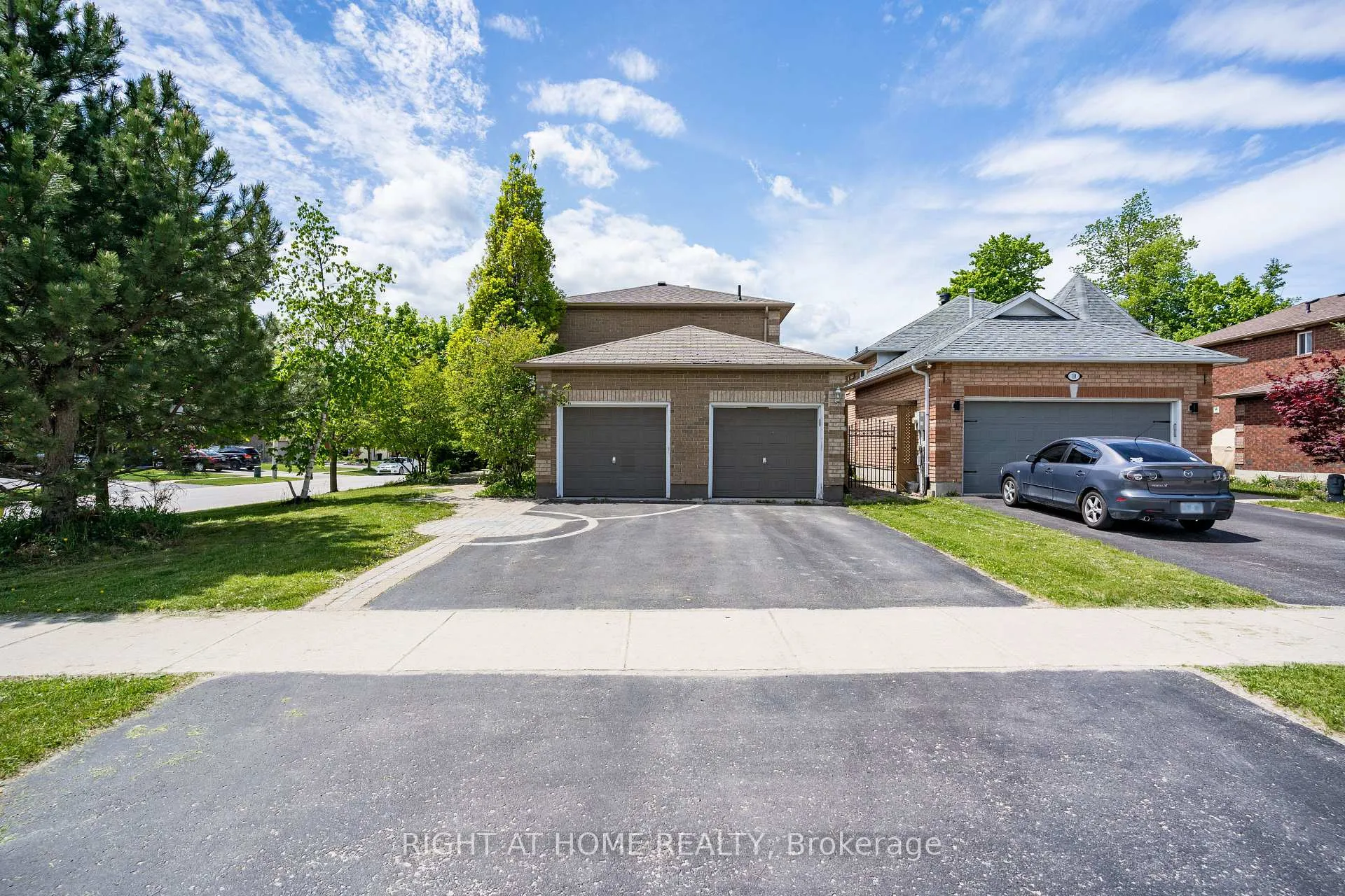 Photo 1 of 4 Prince Edward Place, Barrie, Innis-Shore — HOMEH