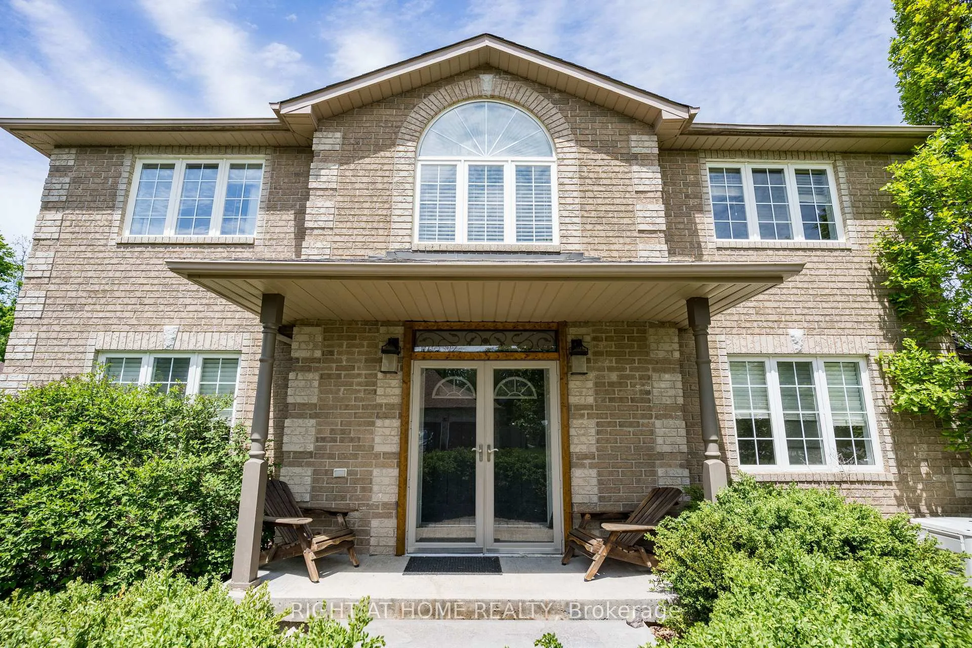 Photo 3 of 4 Prince Edward Place, Barrie, Innis-Shore — HOMEH