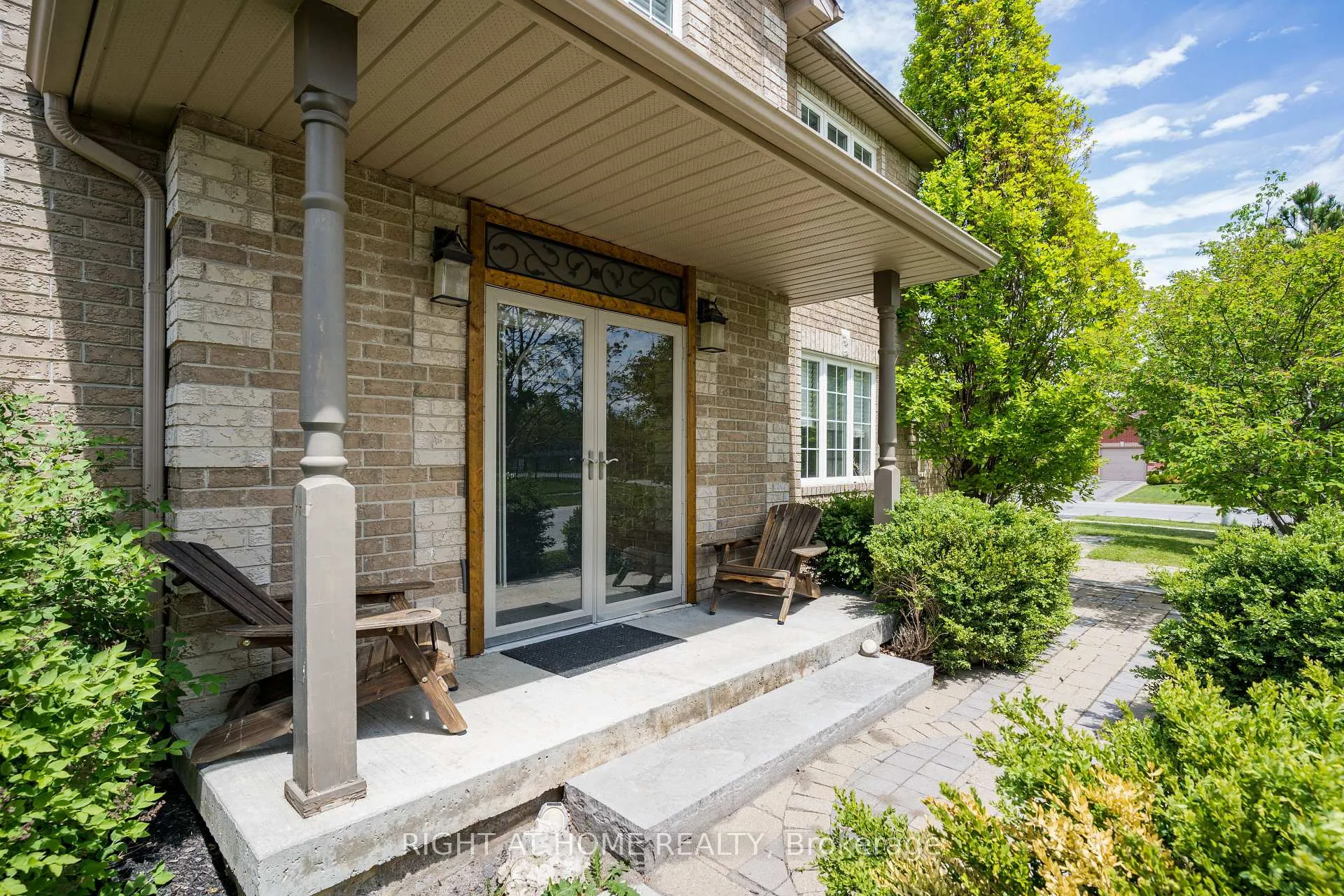 Photo 4 of 4 Prince Edward Place, Barrie, Innis-Shore — HOMEH