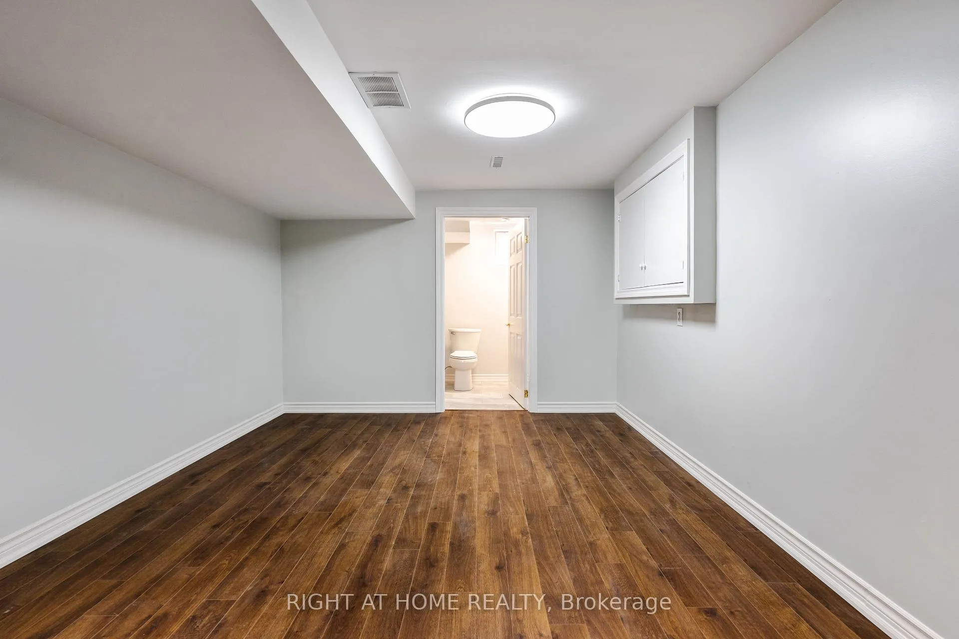Photo 37 of 4 Prince Edward Place, Barrie, Innis-Shore — HOMEH