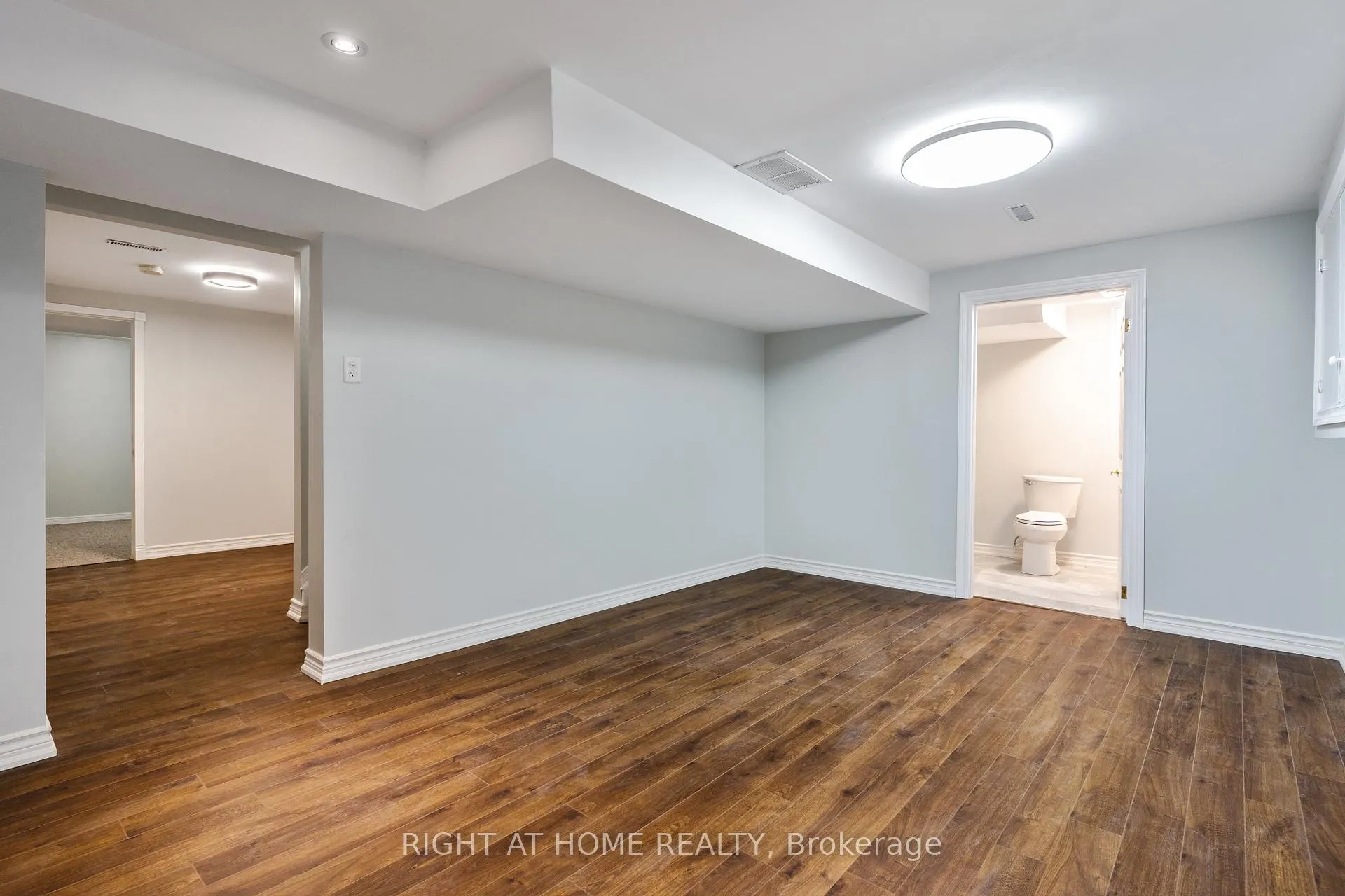 Photo 38 of 4 Prince Edward Place, Barrie, Innis-Shore — HOMEH