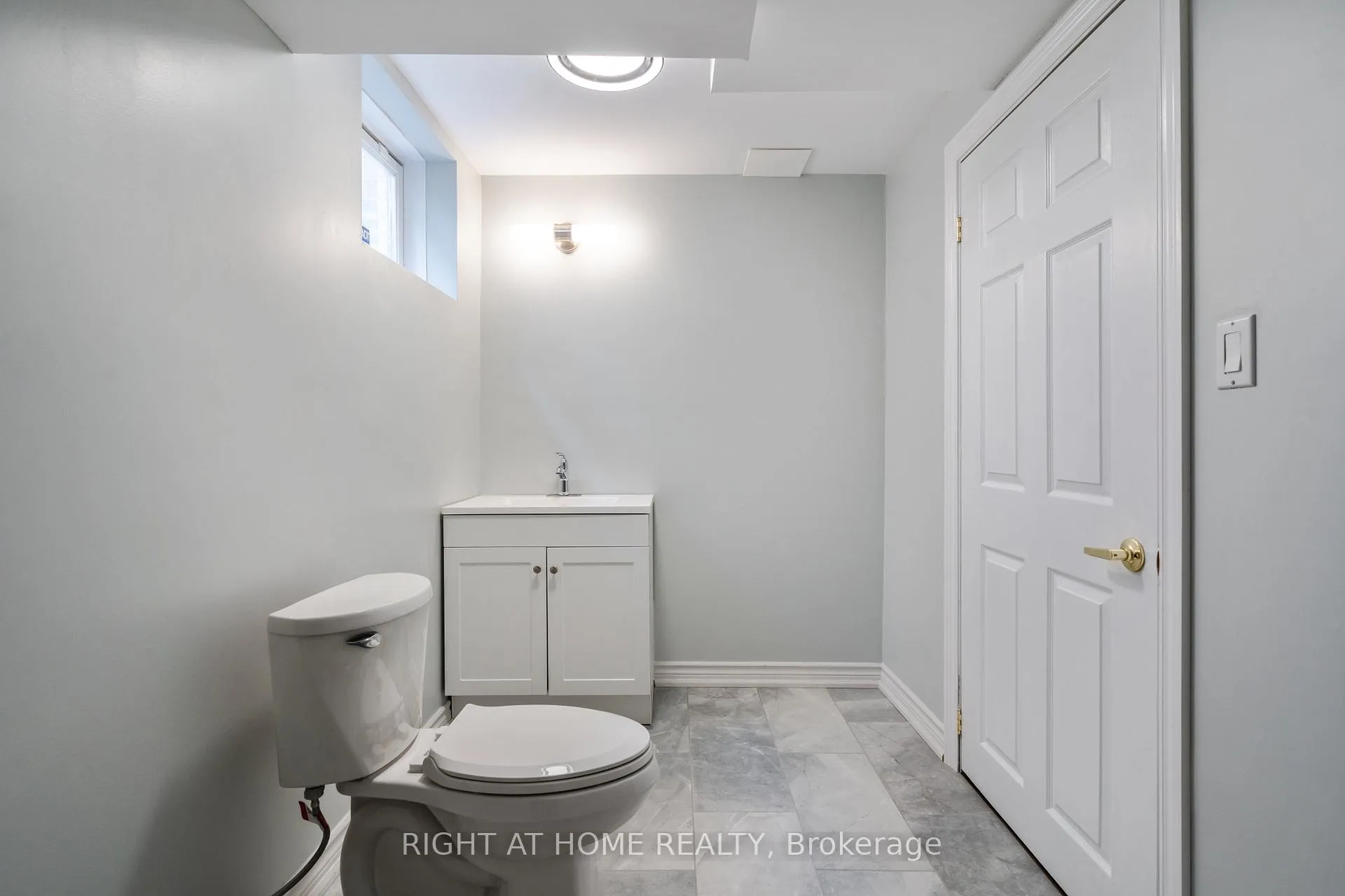 Photo 40 of 4 Prince Edward Place, Barrie, Innis-Shore — HOMEH
