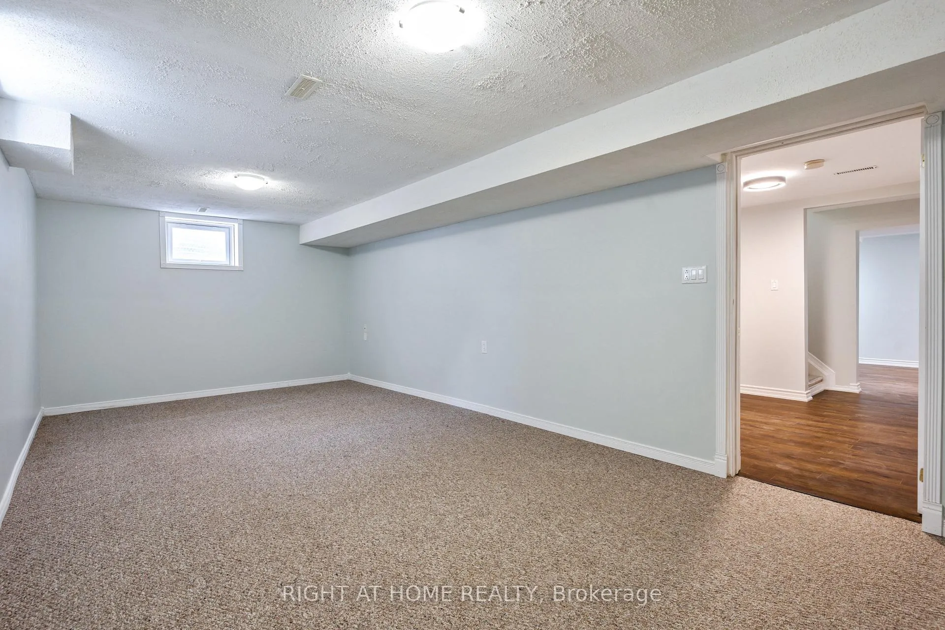 Photo 44 of 4 Prince Edward Place, Barrie, Innis-Shore — HOMEH