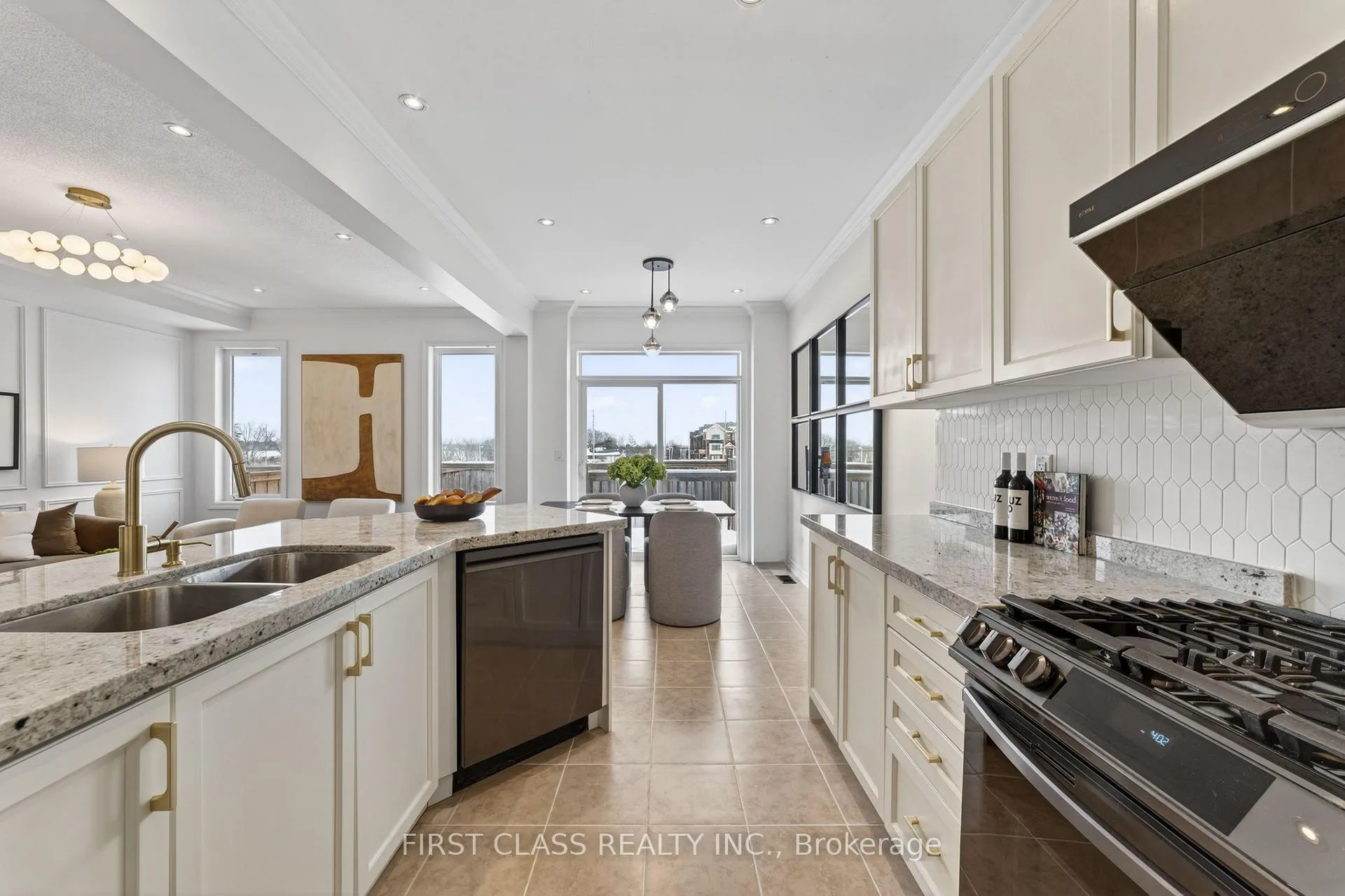 Photo 9 of 92 Living Crescent, Markham, Victoria Square — HOMEH