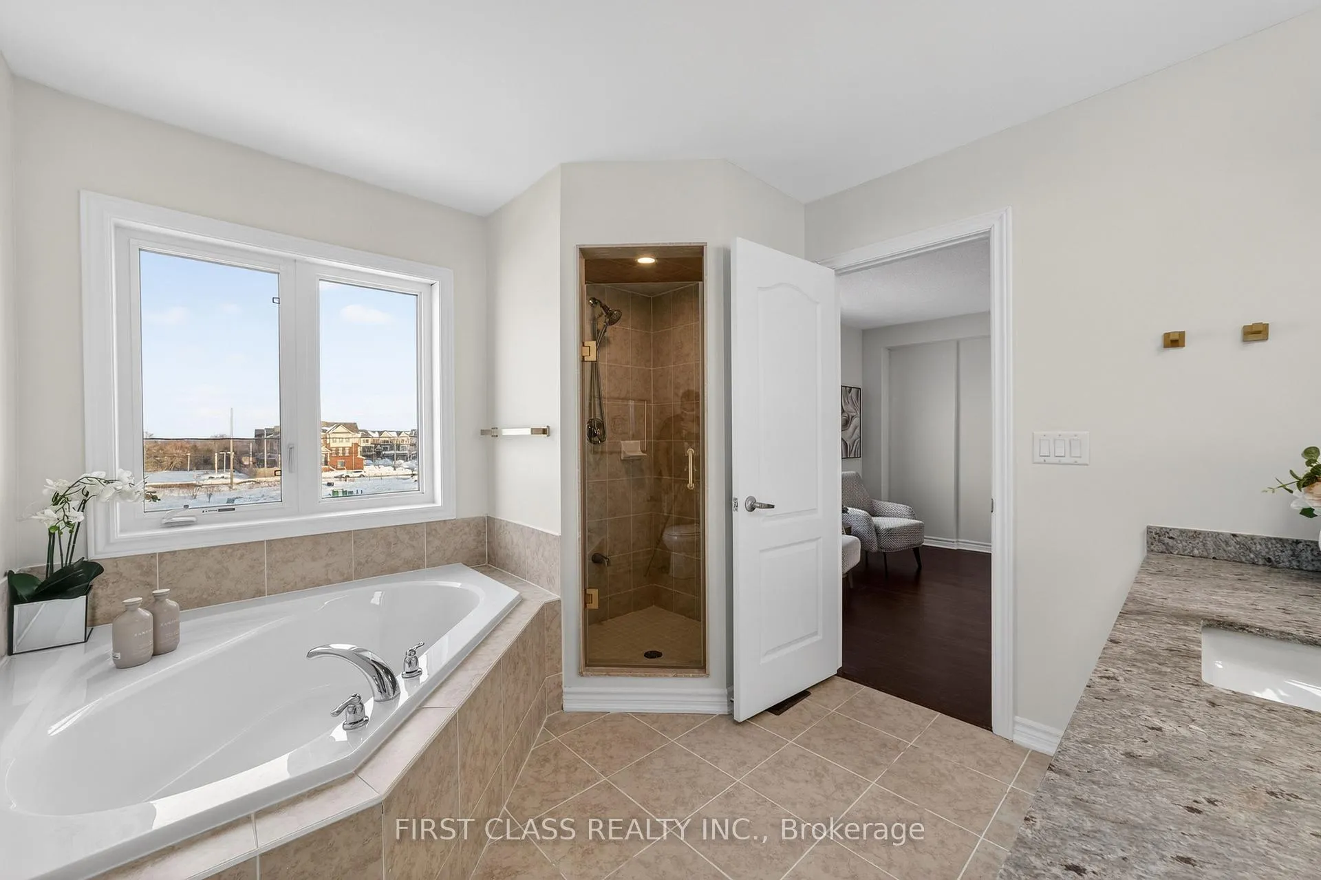 Photo 24 of 92 Living Crescent, Markham, Victoria Square — HOMEH