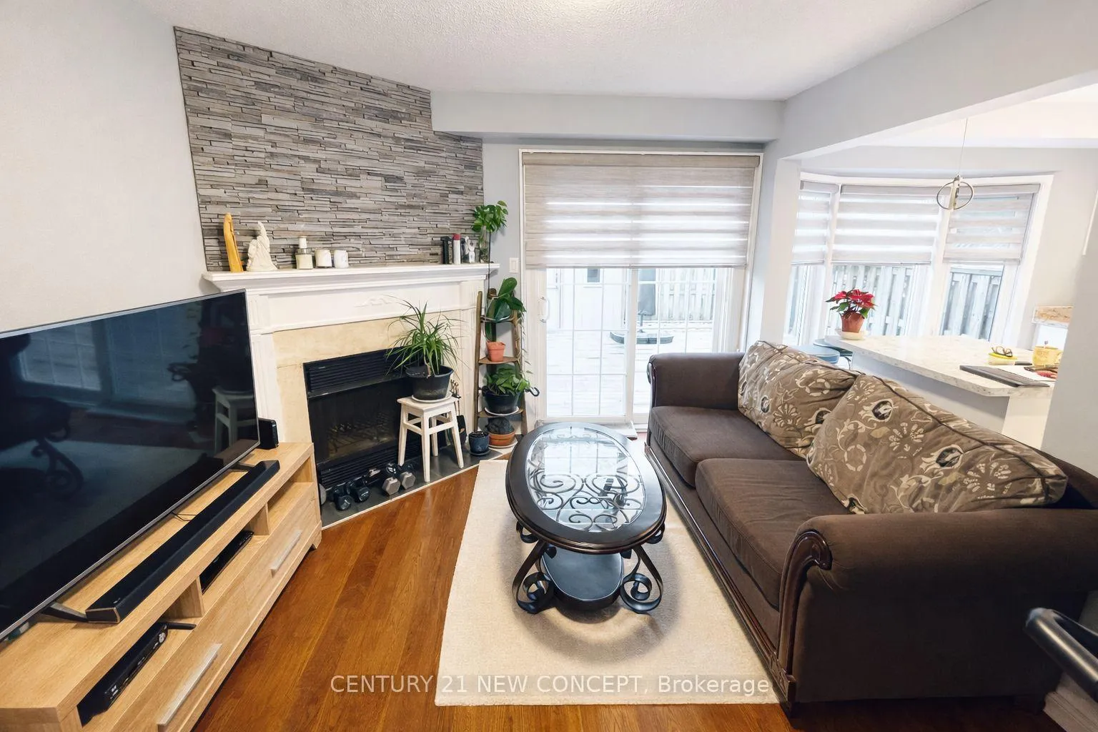 Photo 4 of 53 Brownstone Circle, Vaughan, Crestwood-Springfarm-Yorkhill — HOMEH