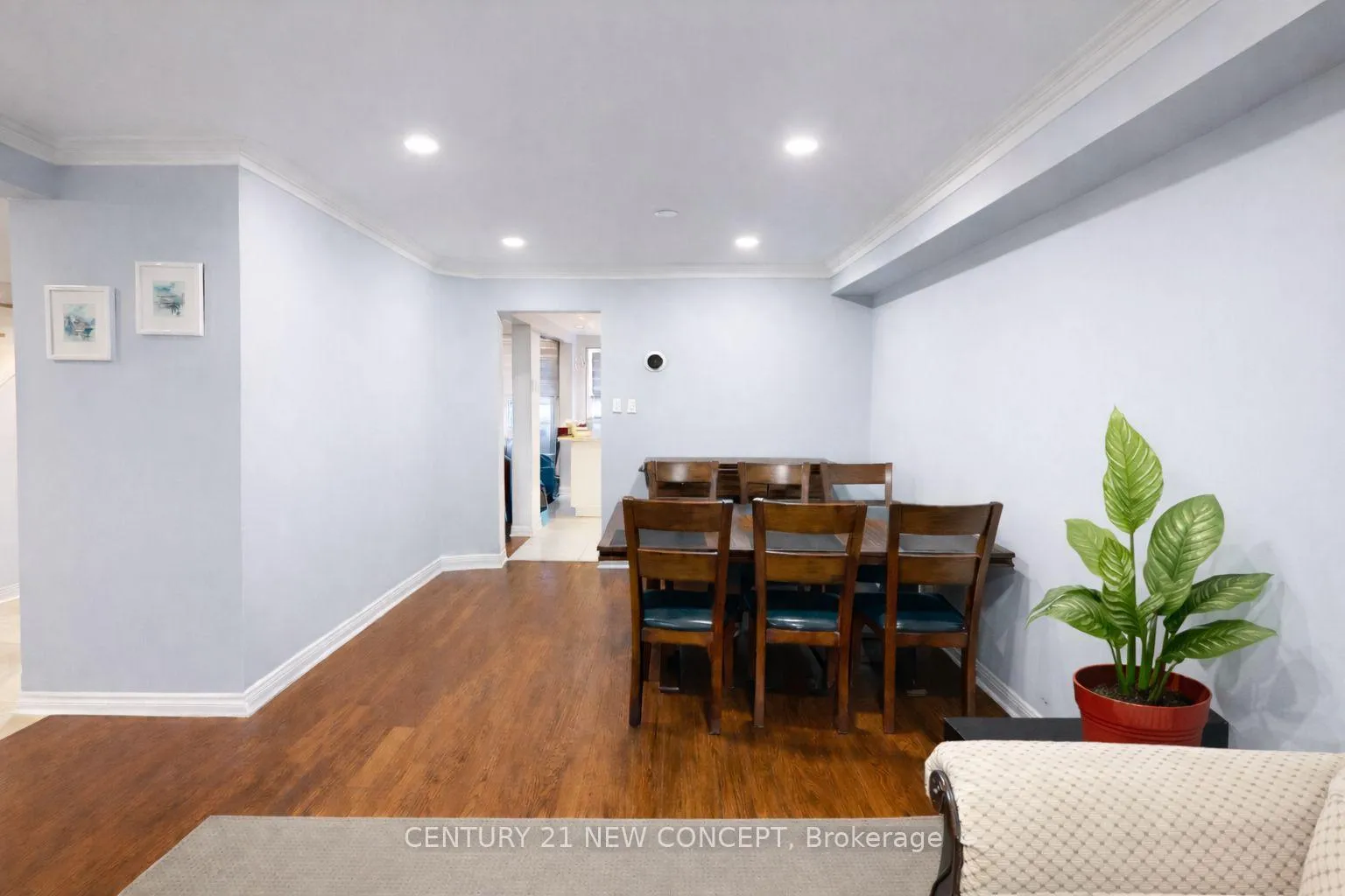 Photo 5 of 53 Brownstone Circle, Vaughan, Crestwood-Springfarm-Yorkhill — HOMEH