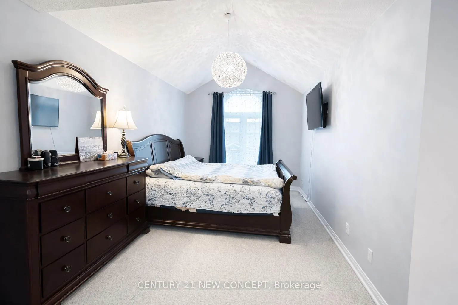 Photo 8 of 53 Brownstone Circle, Vaughan, Crestwood-Springfarm-Yorkhill — HOMEH