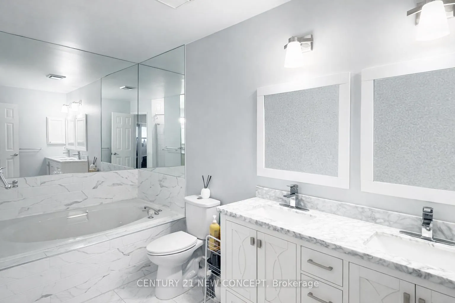 Photo 10 of 53 Brownstone Circle, Vaughan, Crestwood-Springfarm-Yorkhill — HOMEH