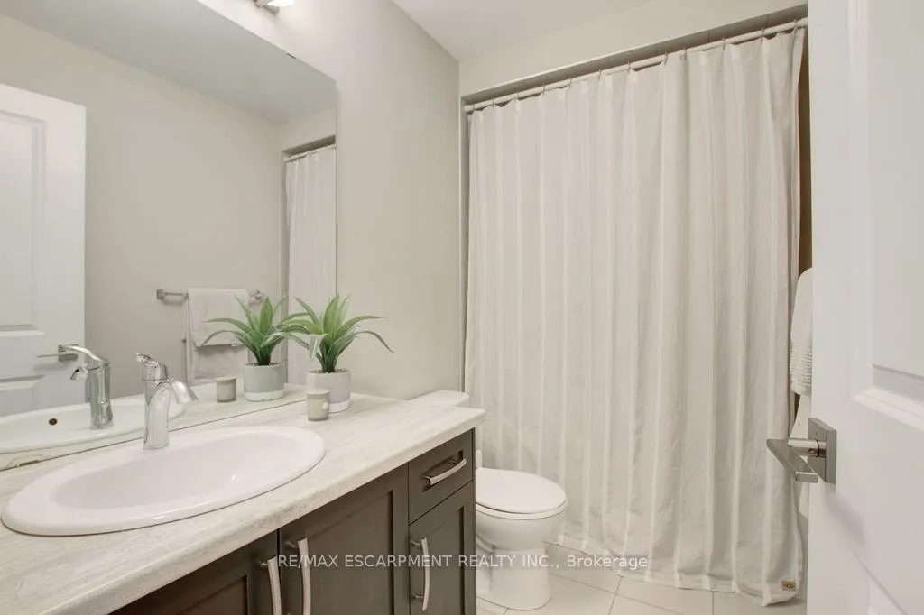 Photo 15 of Unit 35, 445 Ontario Street S, Milton, Timberlea — HOMEH