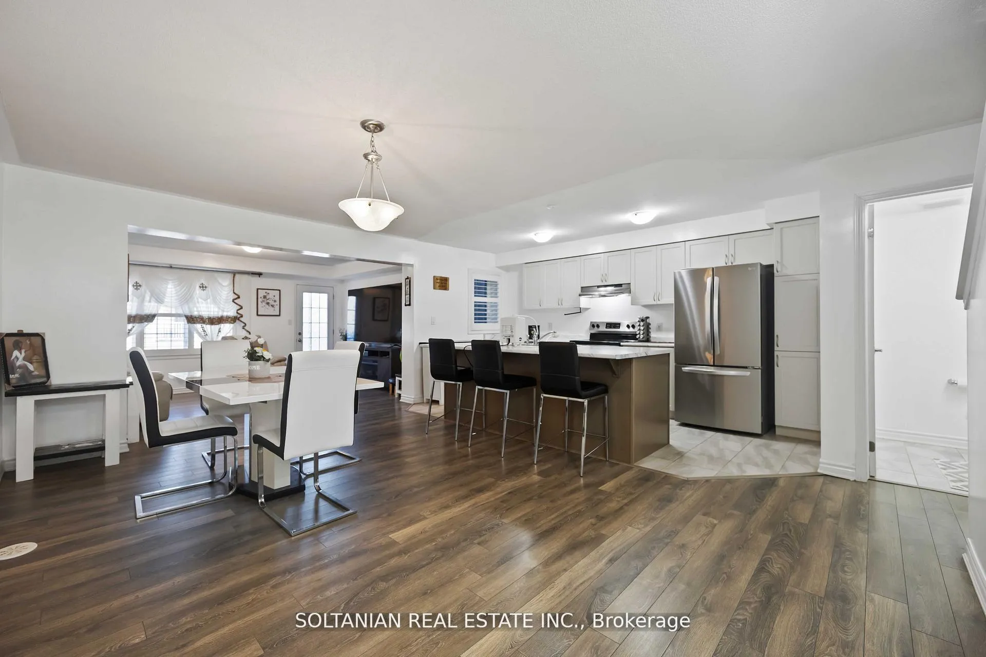 Photo 8 of 1103 Silk Street, Pickering, Rural Pickering — HOMEH