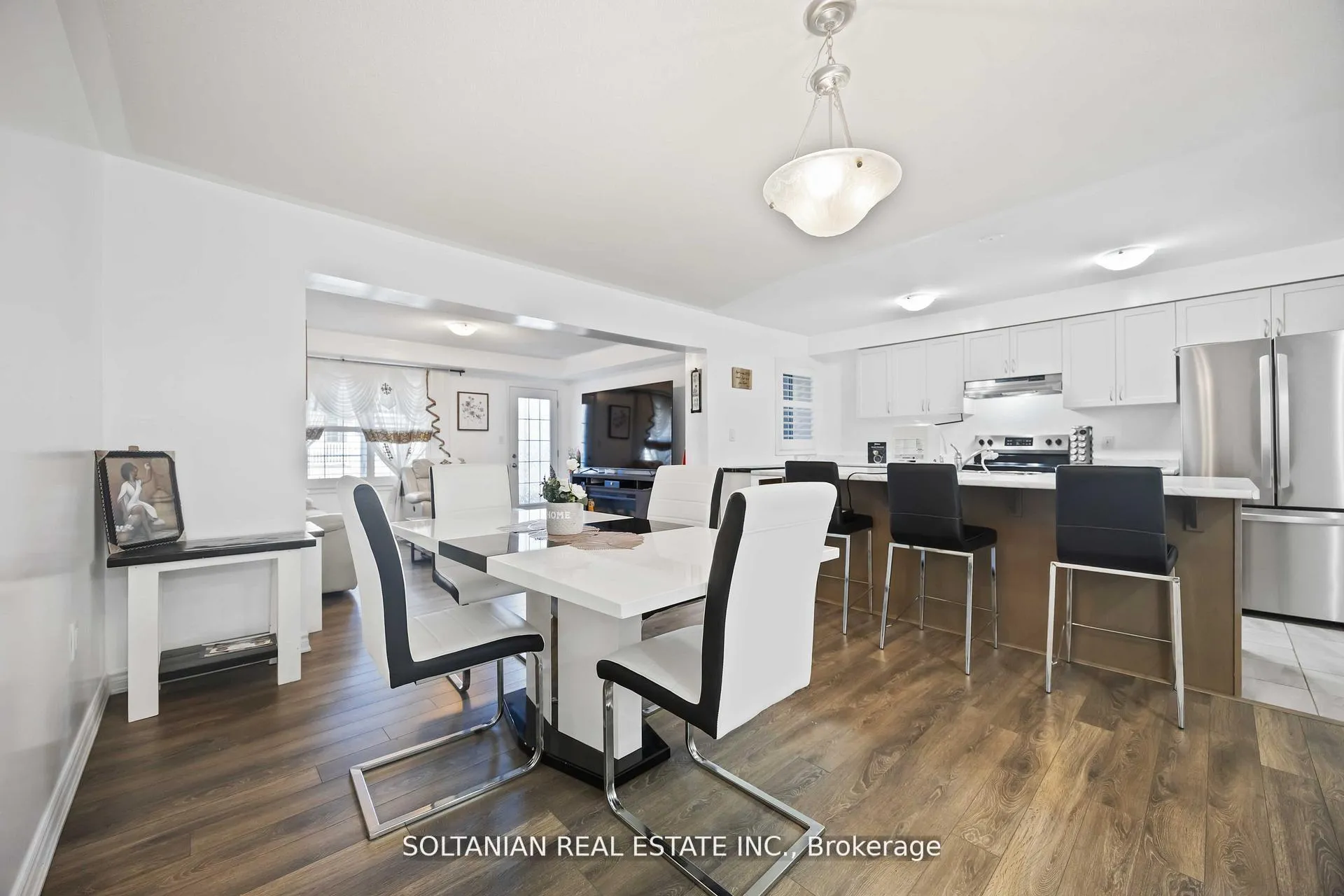 Photo 10 of 1103 Silk Street, Pickering, Rural Pickering — HOMEH