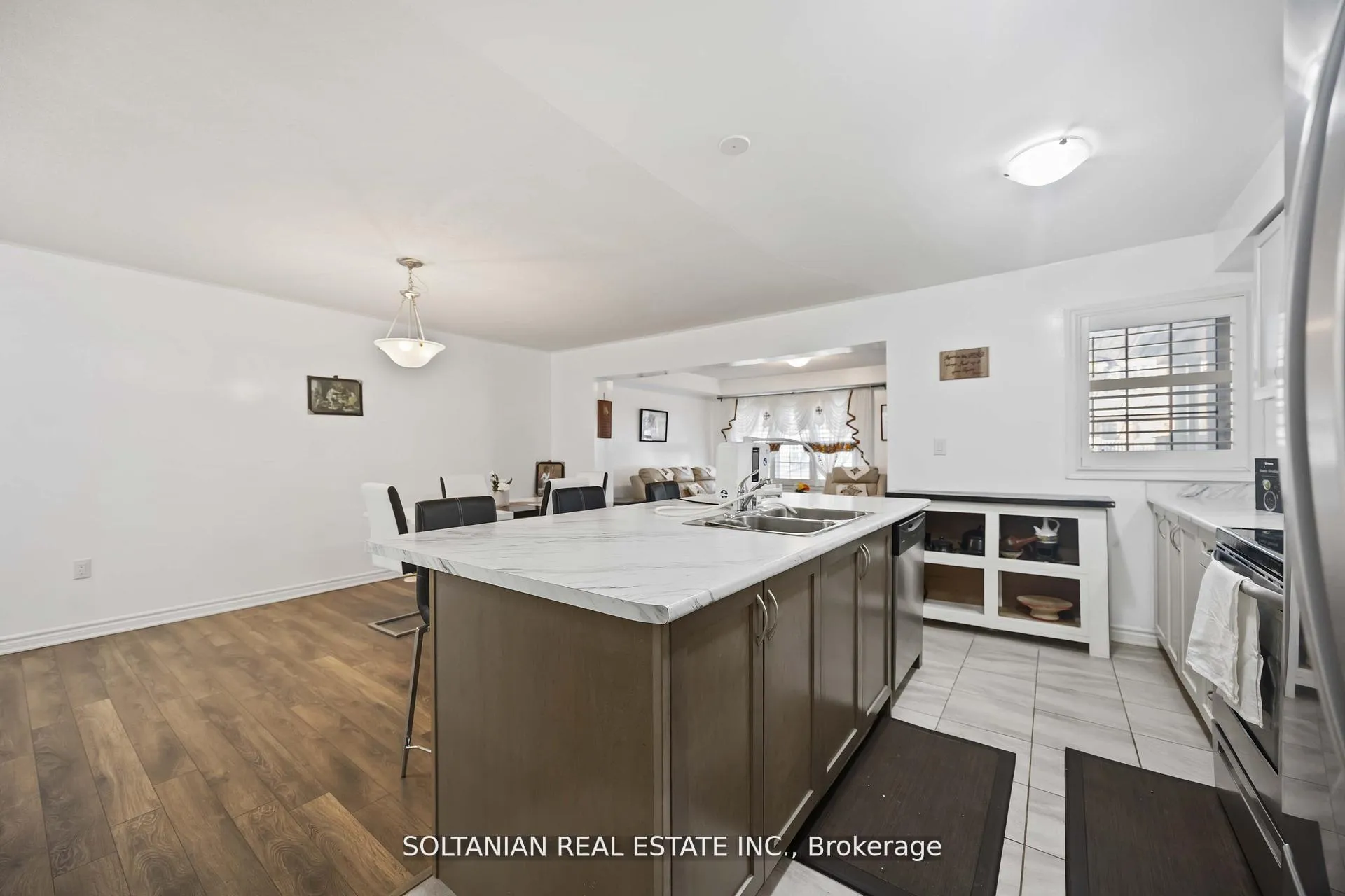 Photo 14 of 1103 Silk Street, Pickering, Rural Pickering — HOMEH