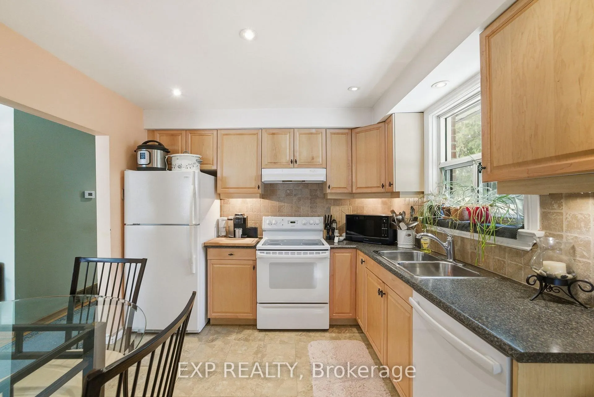 Photo 9 of 40 Medina Crescent, Scarborough, Bendale — HOMEH