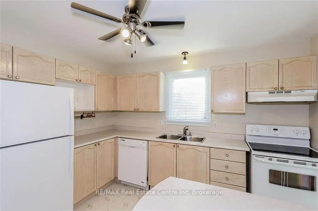 Photo 5 of Unit 41, 151 Martinet Avenue, London, East I — HOMEH