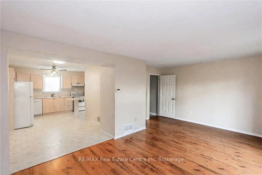 Photo 8 of Unit 41, 151 Martinet Avenue, London, East I — HOMEH