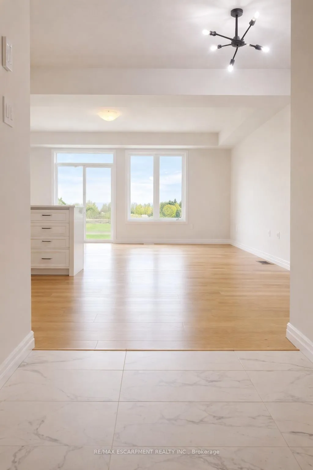 Photo 3 of 57 Lloyd Davies Way, Hamilton, Rural Glanbrook — HOMEH