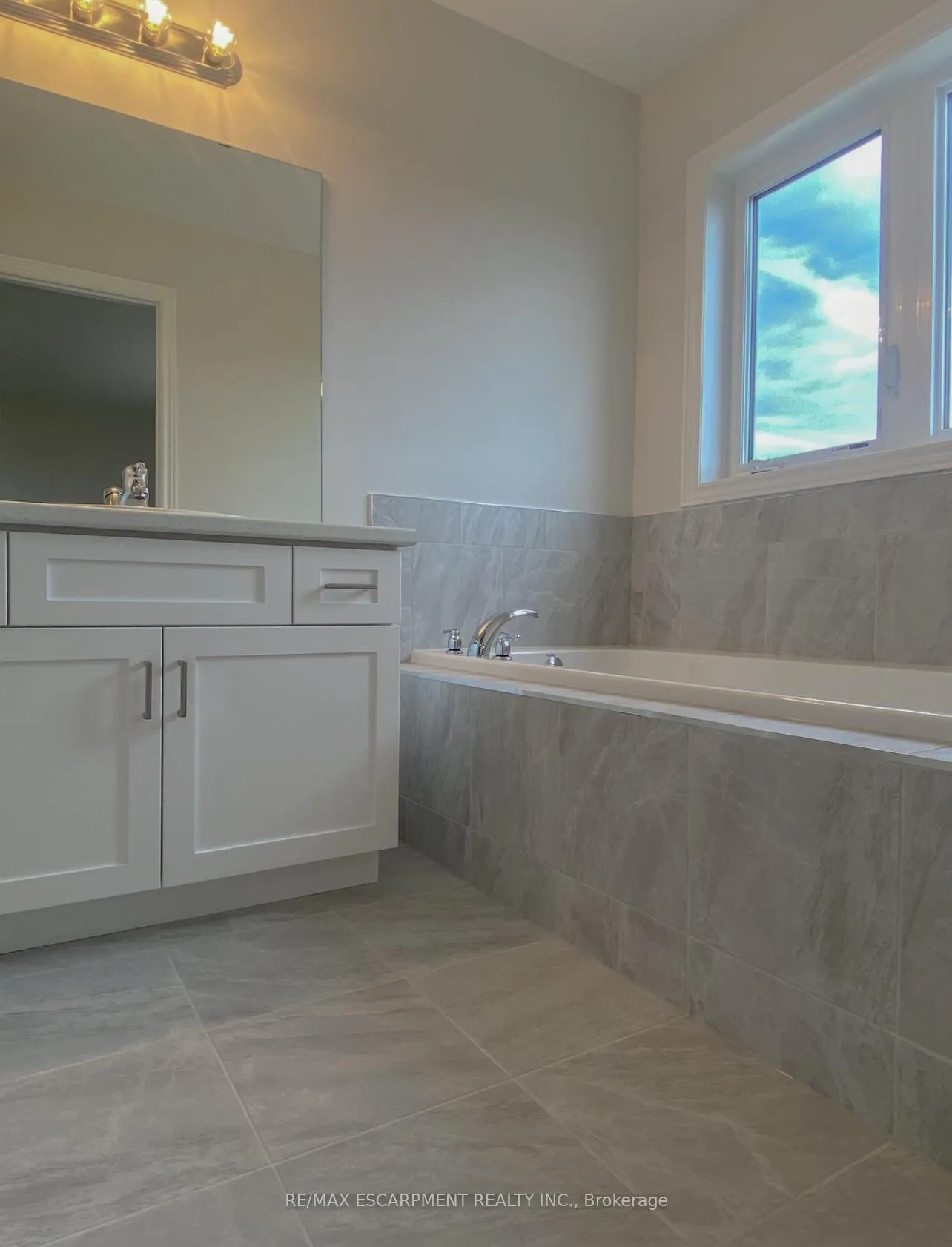 Photo 16 of 57 Lloyd Davies Way, Hamilton, Rural Glanbrook — HOMEH