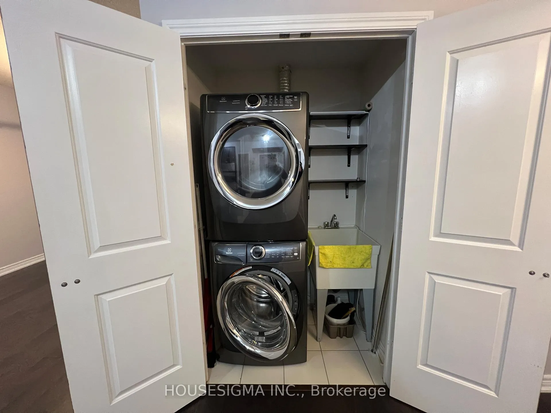 Photo 5 of Unit 406, 9245 Jane Street, Vaughan, Maple — HOMEH