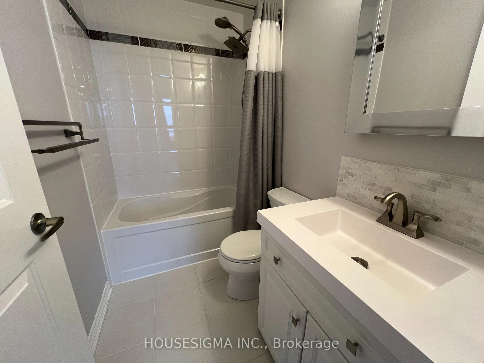 Photo 14 of Unit 406, 9245 Jane Street, Vaughan, Maple — HOMEH