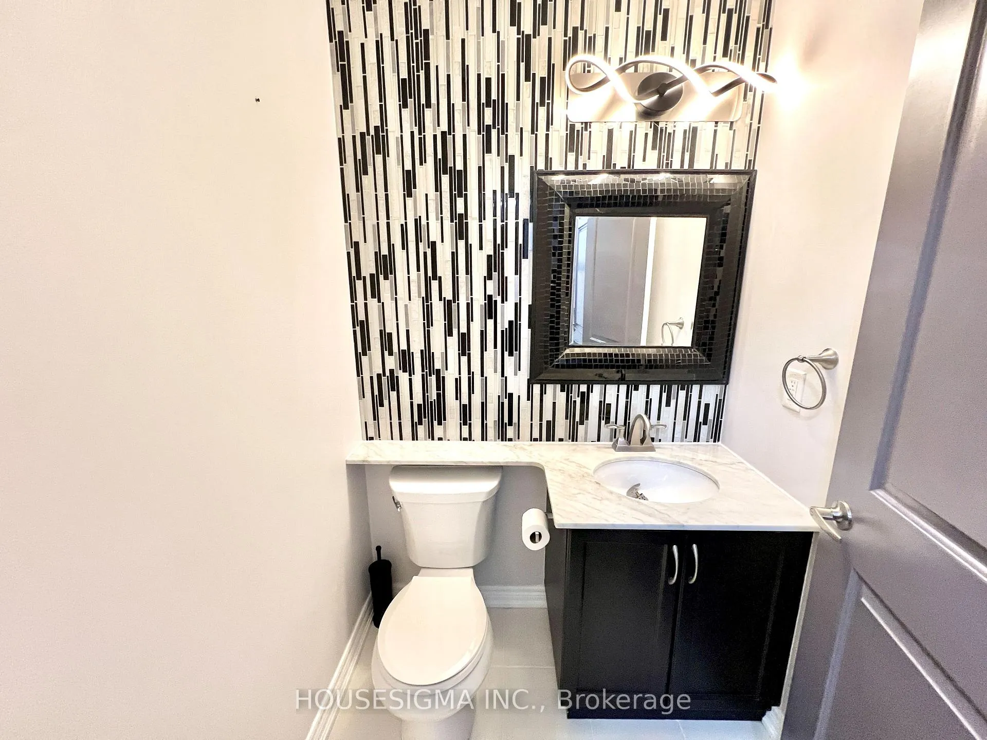Photo 15 of Unit 406, 9245 Jane Street, Vaughan, Maple — HOMEH