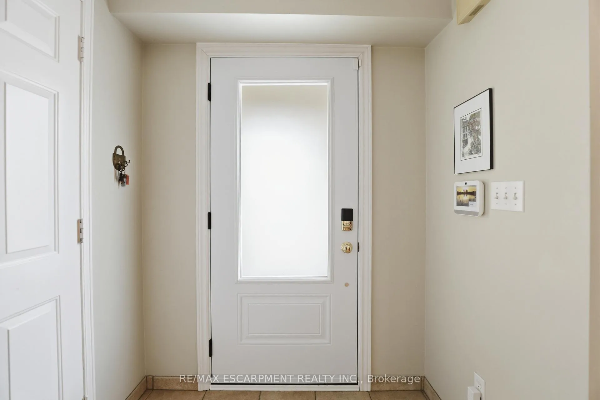 Photo 3 of Unit 7, 105 Wilson Street W, Hamilton, Ancaster — HOMEH