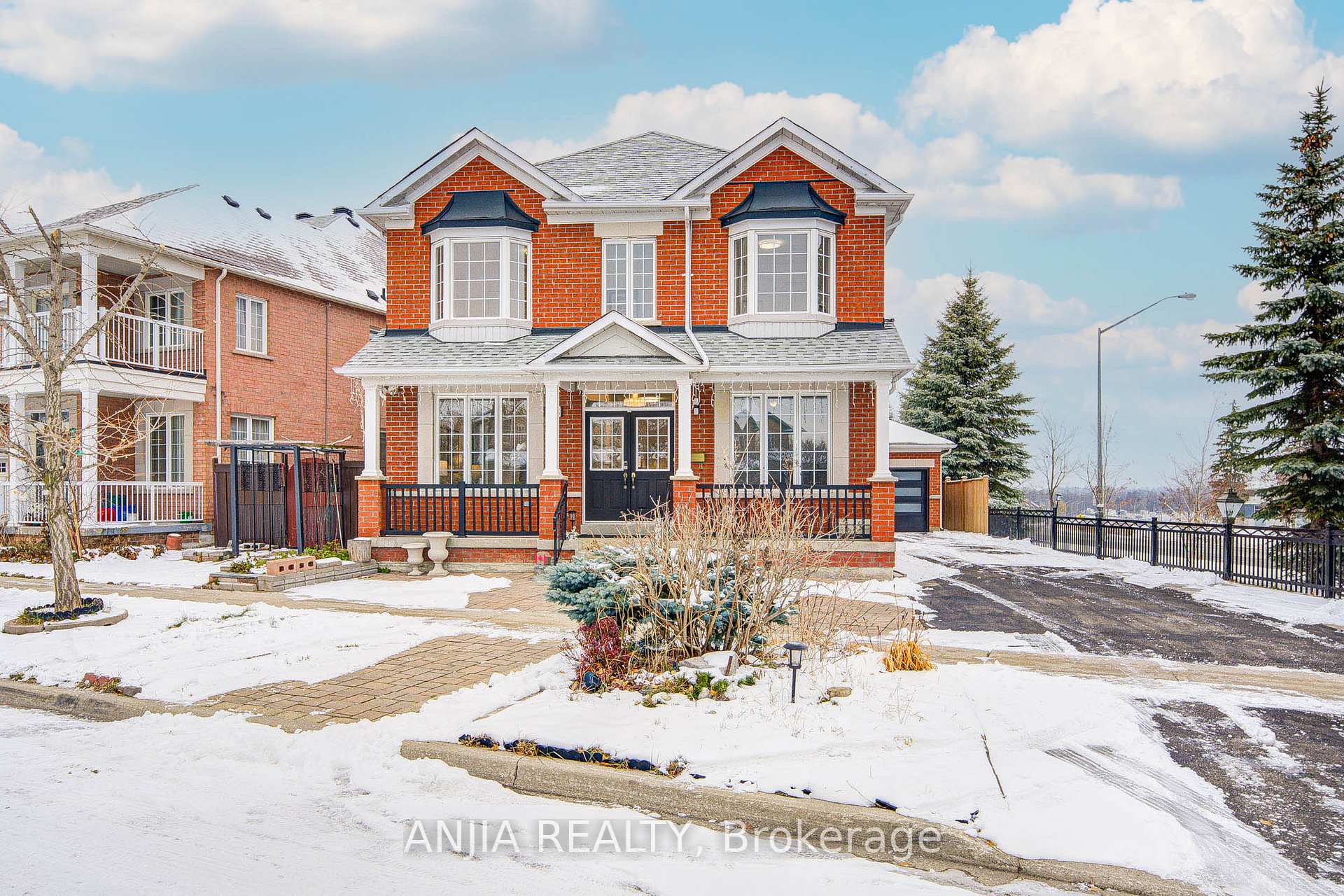 Photo 2 of 28 Misty Court, Markham, Greensborough — HOMEH