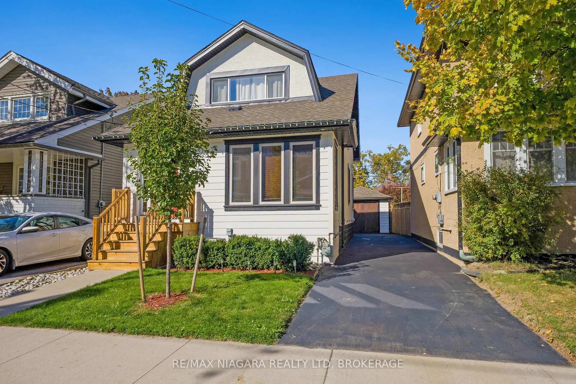 Photo 2 of 35 Lowell Avenue, St. Catharines, Downtown — HOMEH