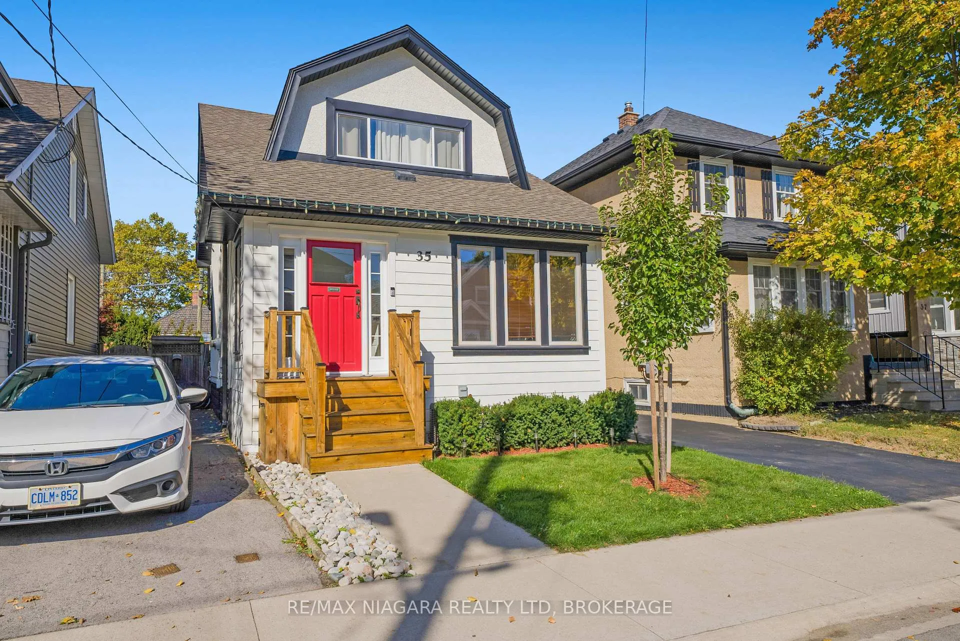 Photo 3 of 35 Lowell Avenue, St. Catharines, Downtown — HOMEH