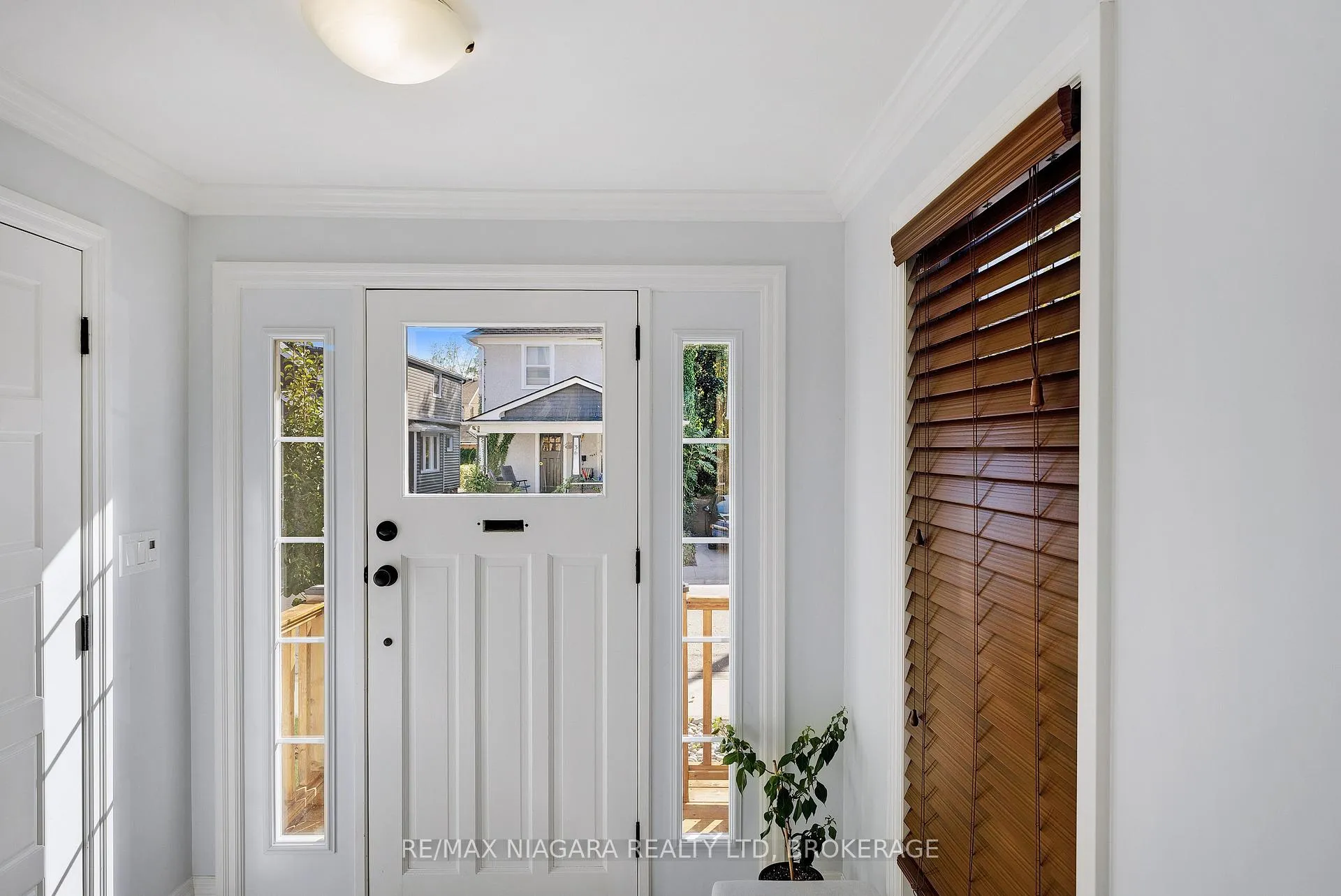 Photo 4 of 35 Lowell Avenue, St. Catharines, Downtown — HOMEH