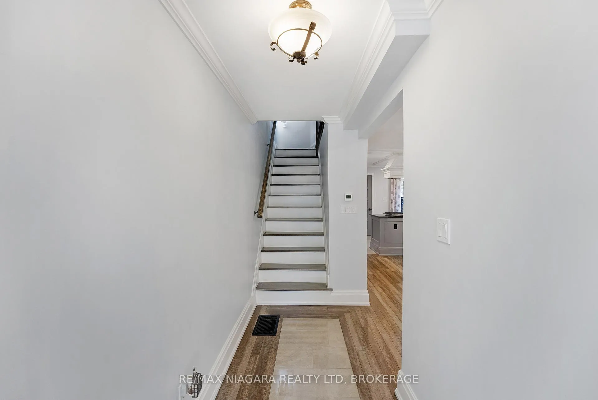 Photo 5 of 35 Lowell Avenue, St. Catharines, Downtown — HOMEH