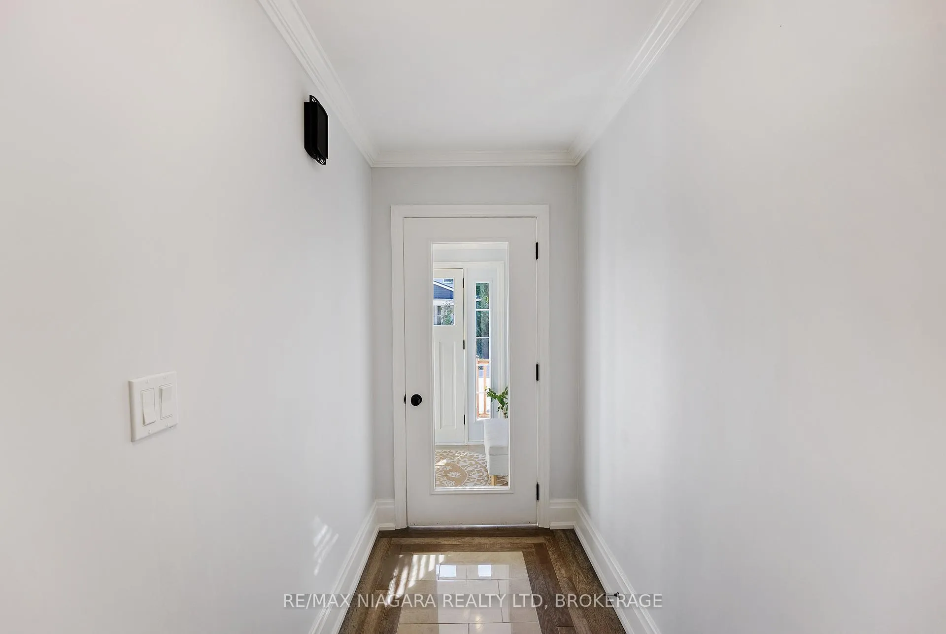 Photo 6 of 35 Lowell Avenue, St. Catharines, Downtown — HOMEH