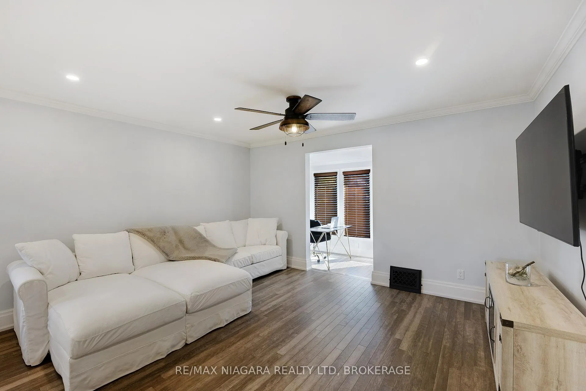 Photo 10 of 35 Lowell Avenue, St. Catharines, Downtown — HOMEH