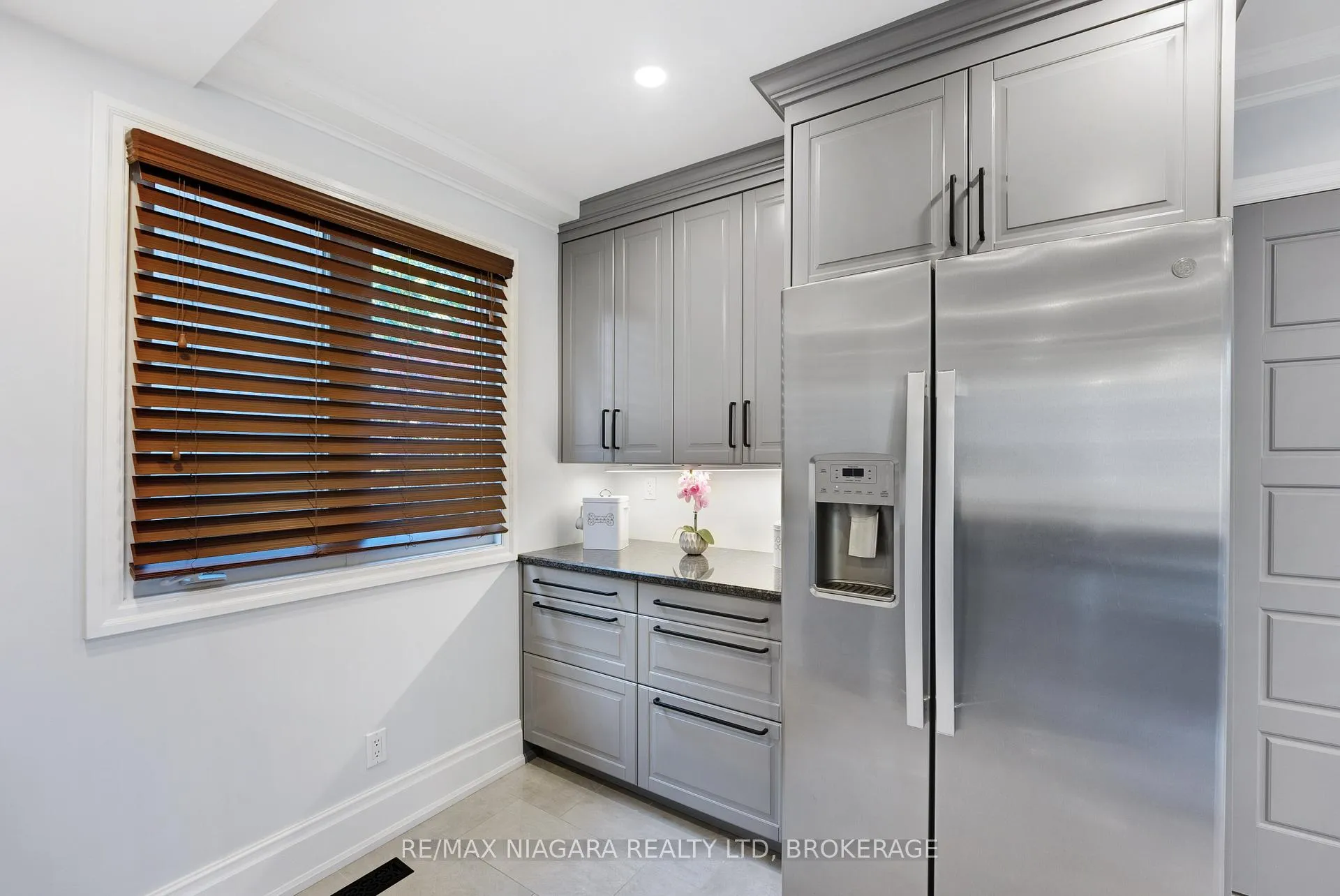 Photo 20 of 35 Lowell Avenue, St. Catharines, Downtown — HOMEH