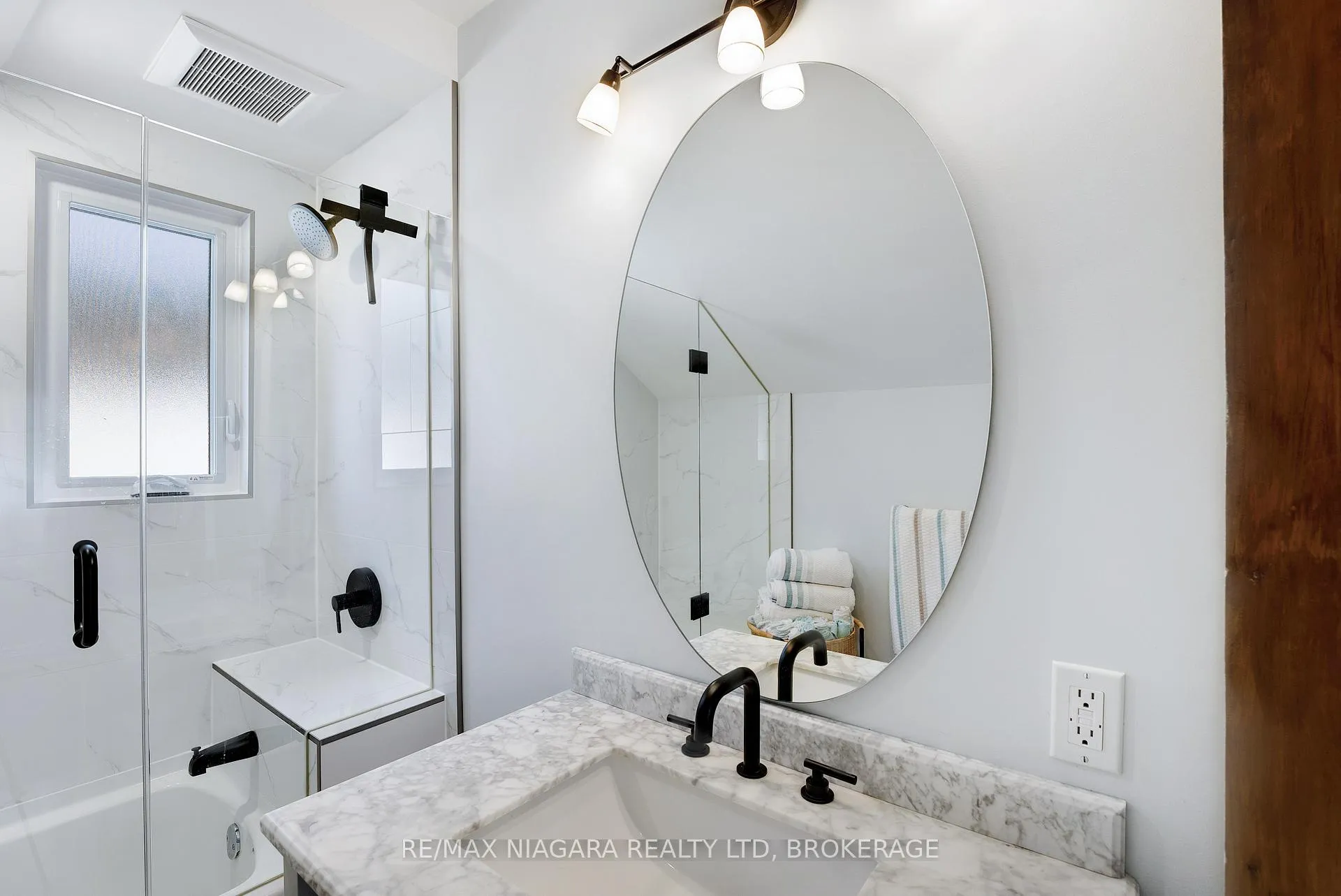 Photo 27 of 35 Lowell Avenue, St. Catharines, Downtown — HOMEH