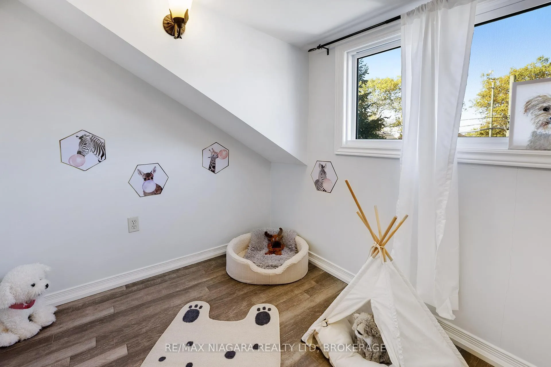 Photo 30 of 35 Lowell Avenue, St. Catharines, Downtown — HOMEH