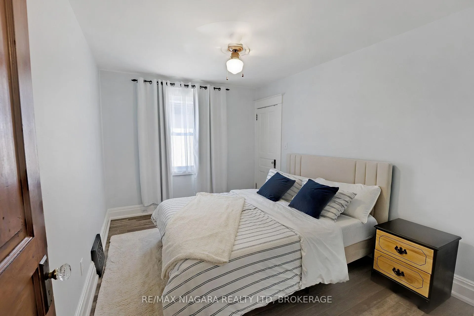Photo 31 of 35 Lowell Avenue, St. Catharines, Downtown — HOMEH