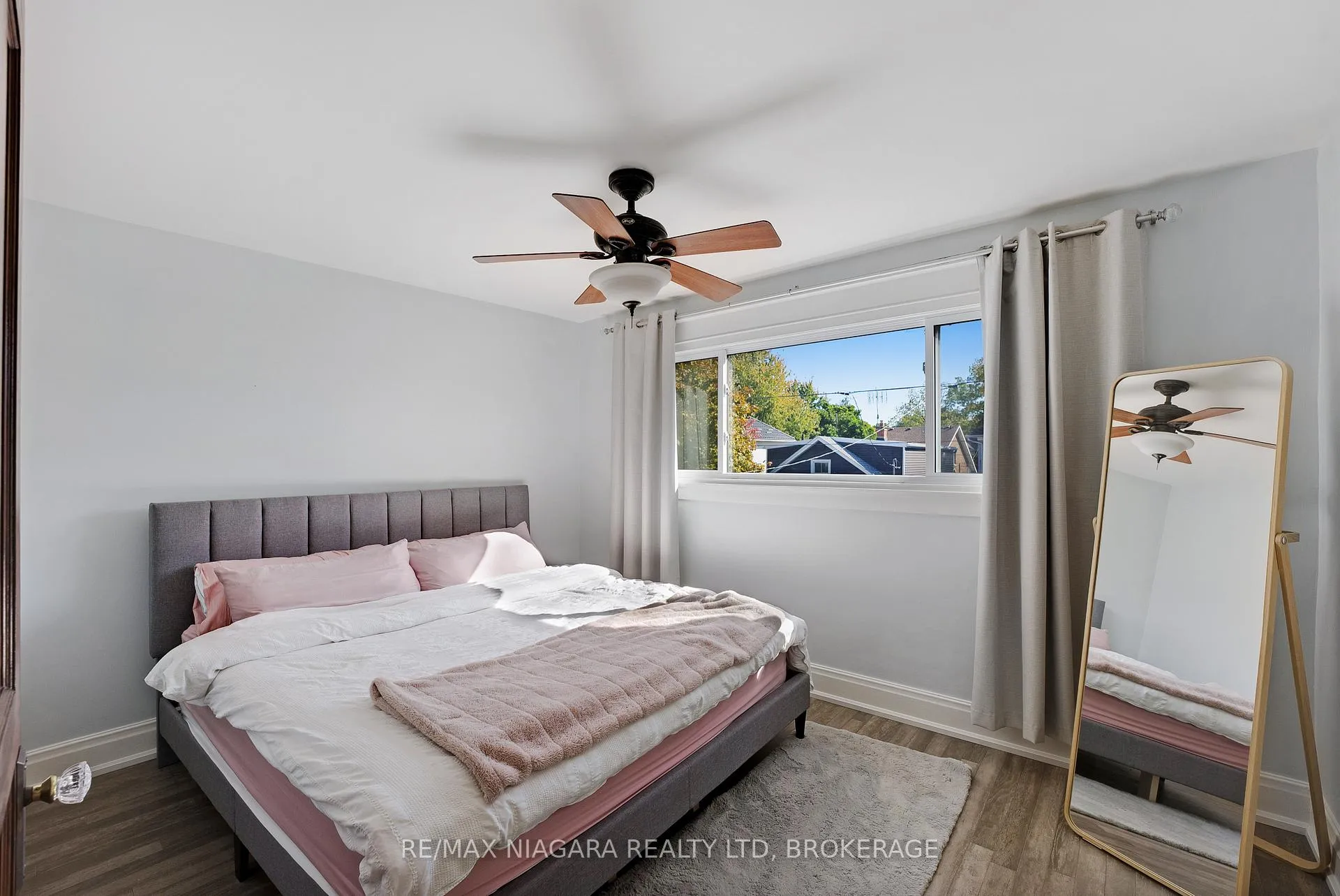 Photo 32 of 35 Lowell Avenue, St. Catharines, Downtown — HOMEH