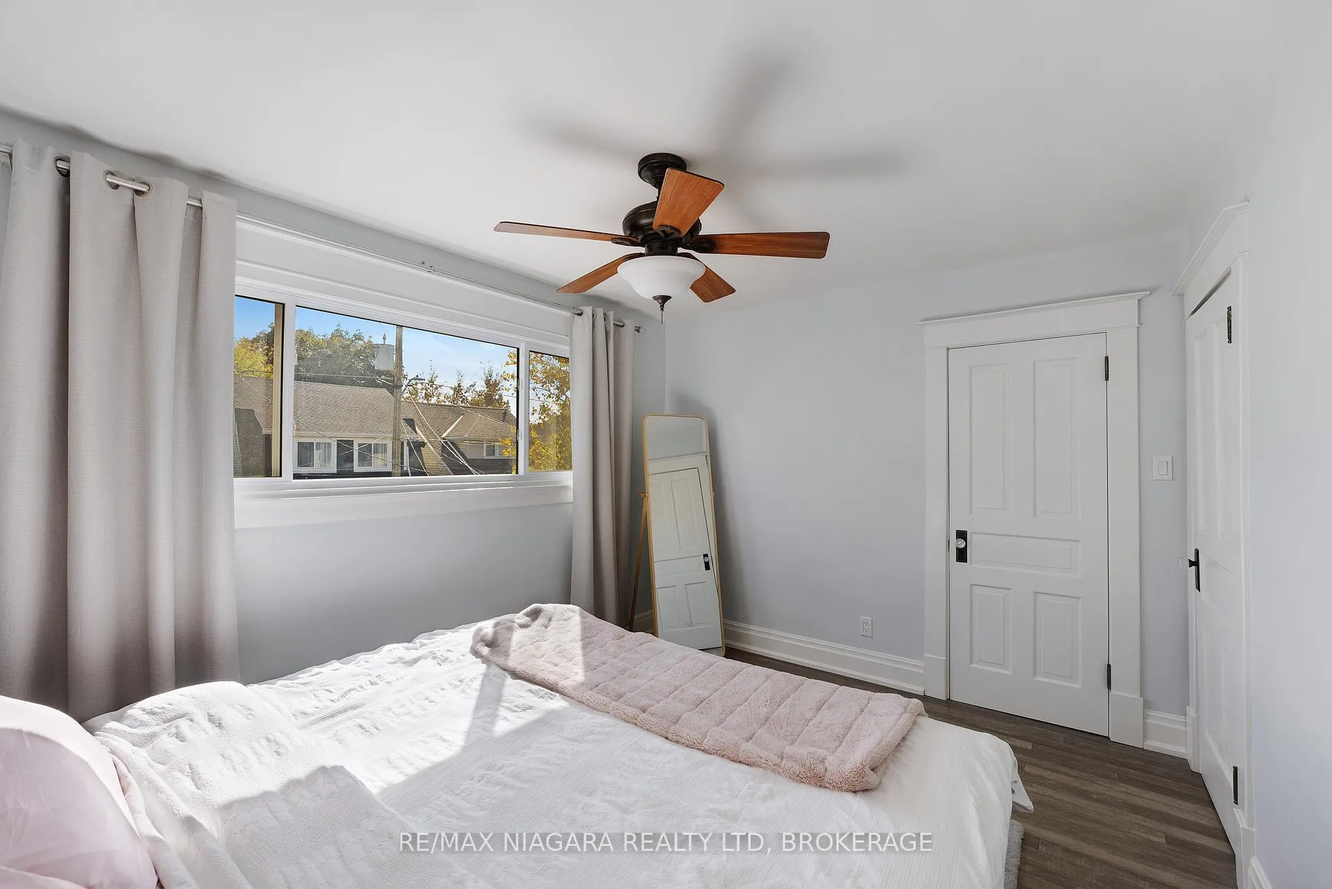 Photo 33 of 35 Lowell Avenue, St. Catharines, Downtown — HOMEH