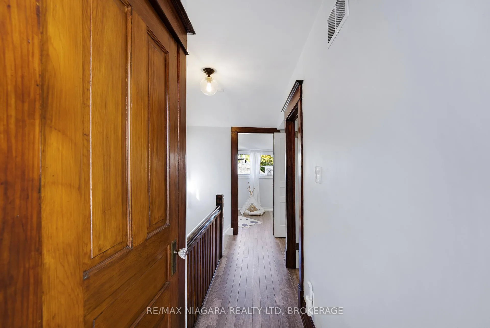 Photo 34 of 35 Lowell Avenue, St. Catharines, Downtown — HOMEH